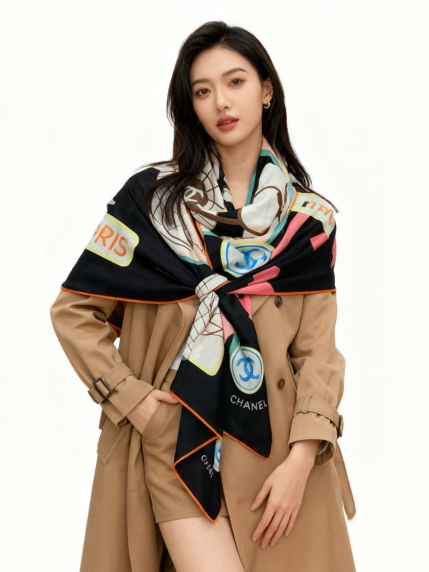 2025秋冬高级成衣系列～Chanel 【140双面同色丝绒披肩】此系列谱写一曲自由轻灵的赞歌本系列作品