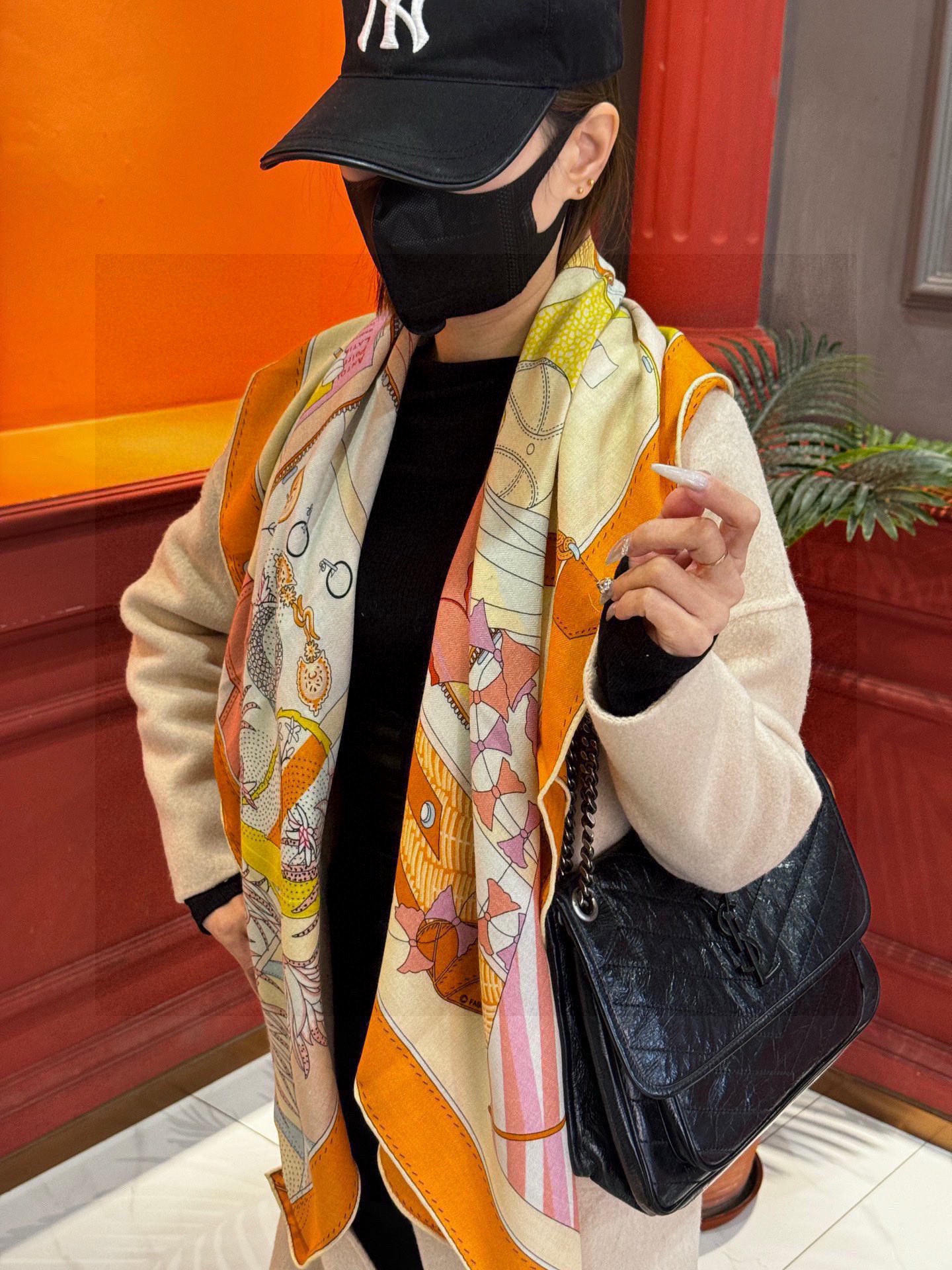 上新❤️。【手提行李】 上新中~这款“手提行李”的款式花色也还是比较经典的颜色色也很秋冬。创作渊源从委内