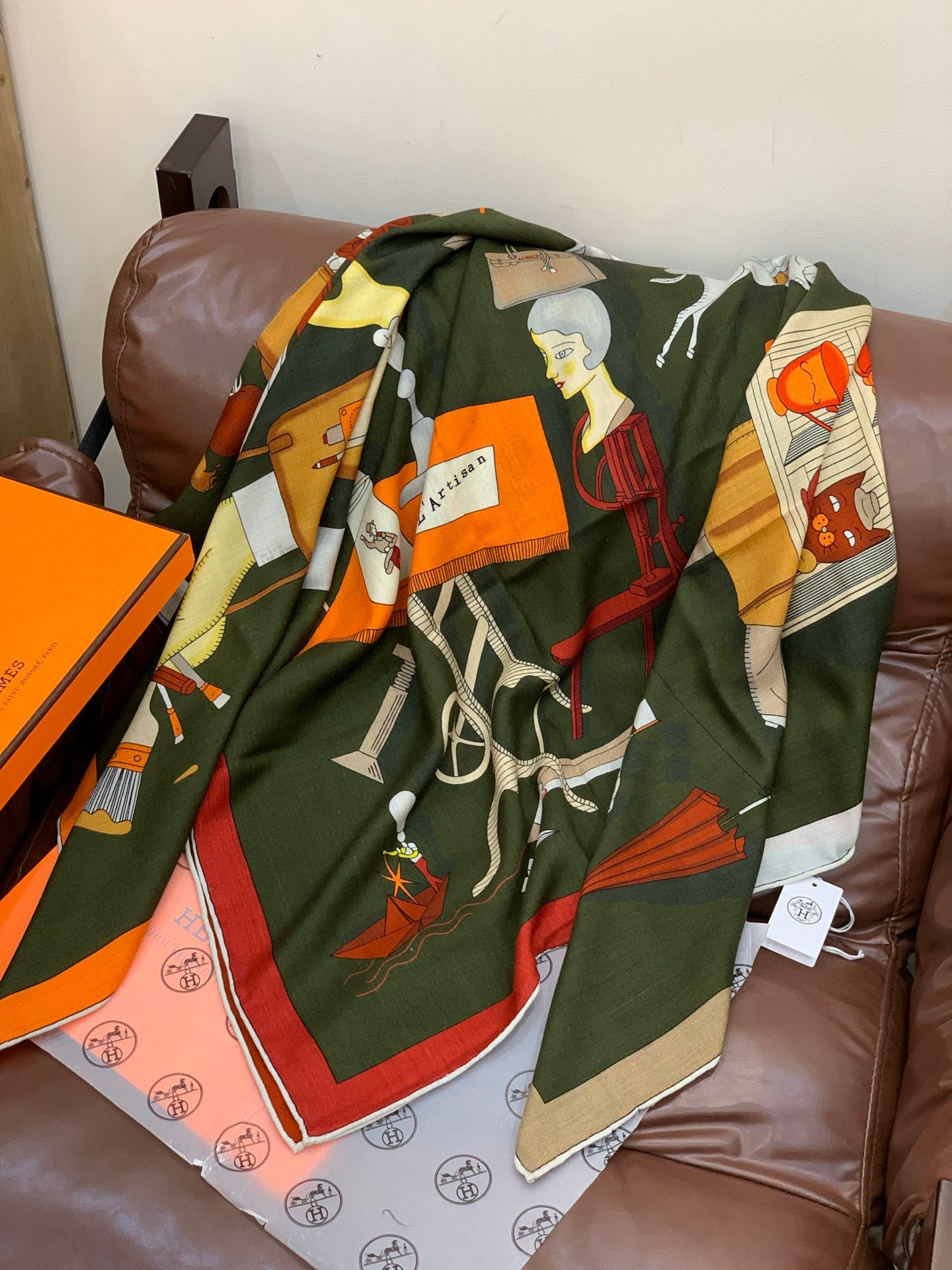 羊绒新款🆕👏👏买了都说好看‼️推荐💕爱马仕双面同色羊绒方巾【双面同色140】，顶级工艺超值‼️爱马仕专柜