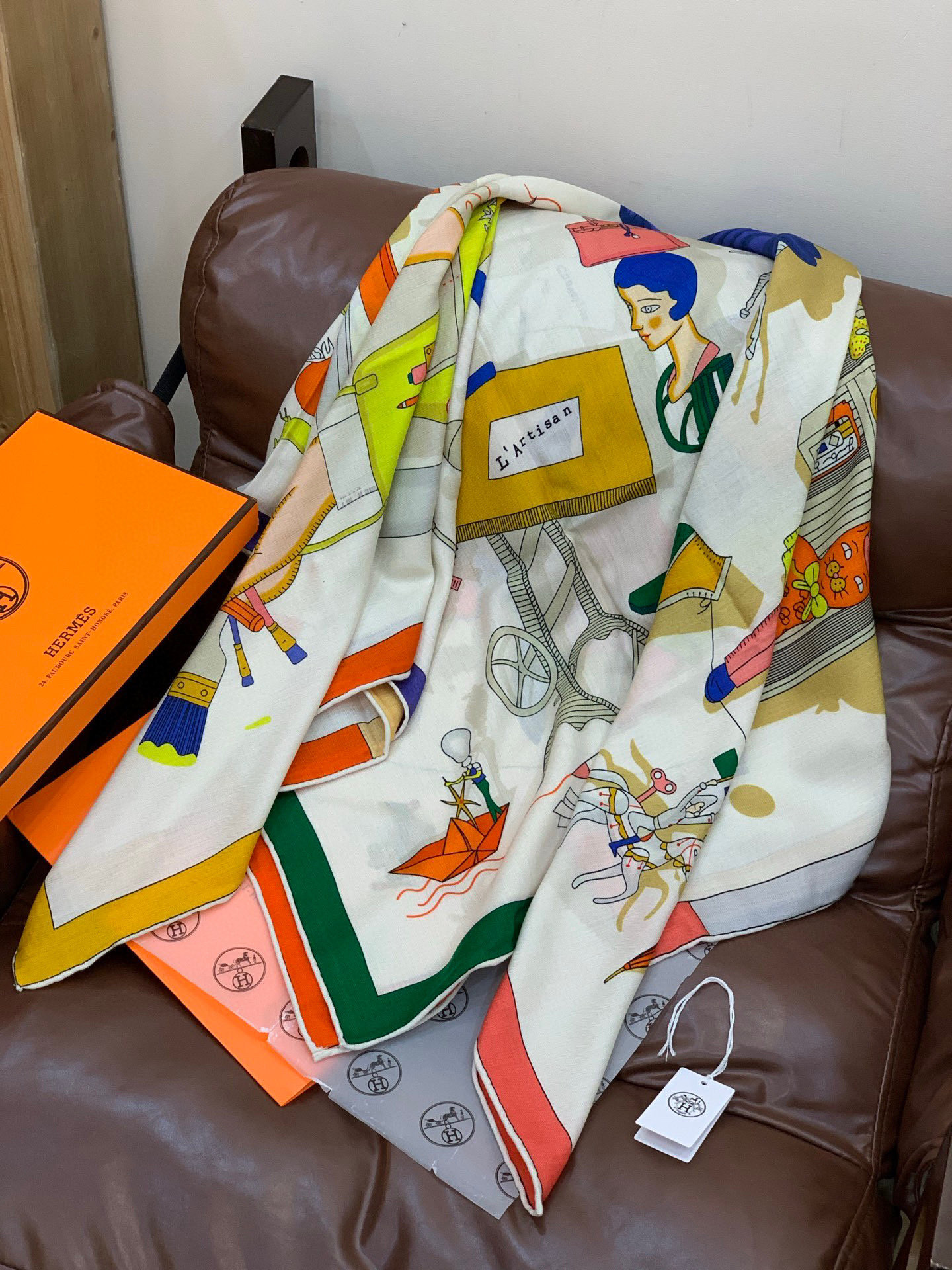 羊绒新款🆕👏👏买了都说好看‼️推荐💕爱马仕双面同色羊绒方巾【双面同色140】，顶级工艺超值‼️爱马仕专柜