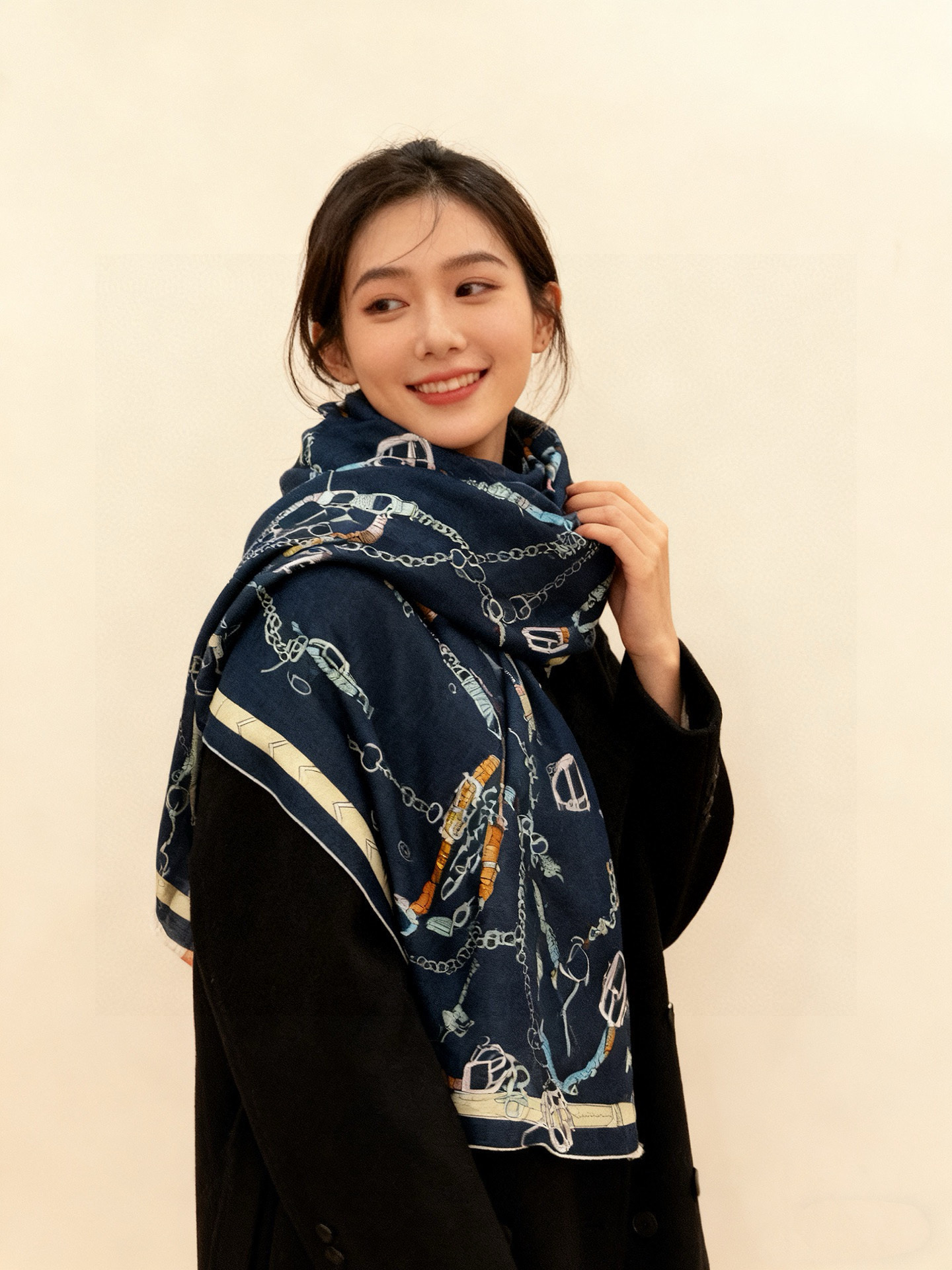 羊绒新款🆕👏👏买了都说好看‼️推荐💕爱马仕双面同色羊绒方巾【跃动的马儿双面同色140】，顶级工艺超值‼️