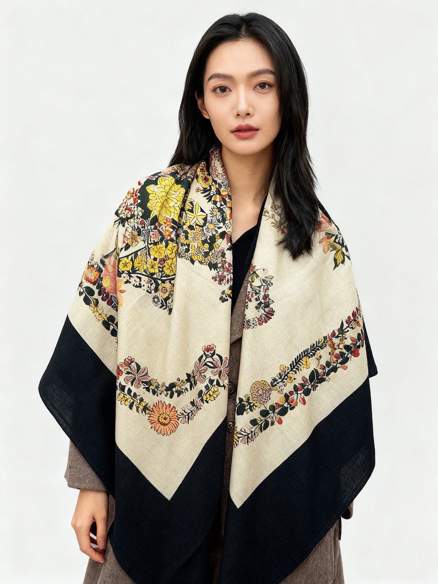 “华丽的缰辔花卉版”140丝绒方巾【140顶级丝绒双面同色披肩】手工卷边丝绒方巾（30%真丝70%羊绒）