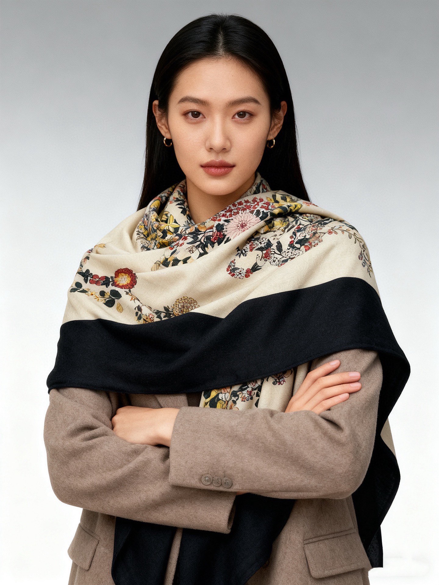 “华丽的缰辔花卉版”140丝绒方巾【140顶级丝绒双面同色披肩】手工卷边丝绒方巾（30%真丝70%羊绒）