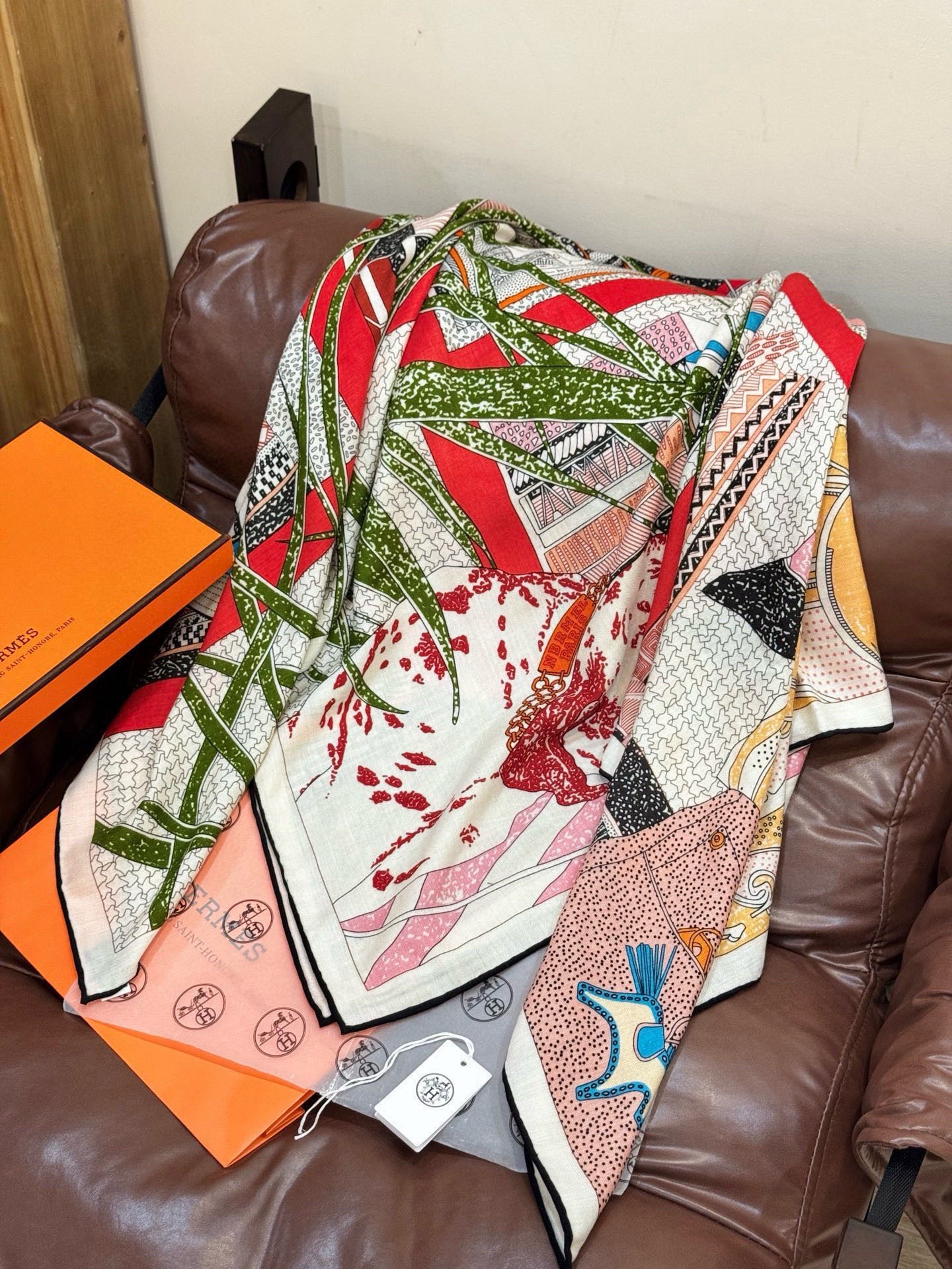 💟2025年秋冬抢先 上新💞【双面同色丝毛方巾】手工卷边山羊绒和真丝混纺披肩（70%山羊绒，30%桑蚕丝