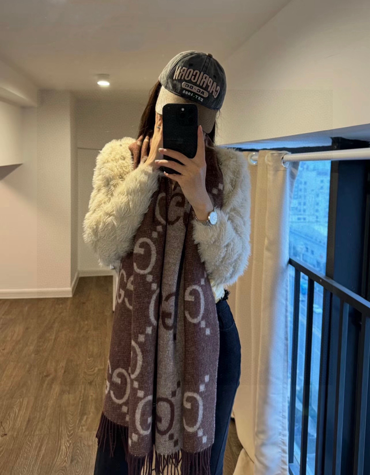 特批💰85 牛❗️稳稳的“高段位”!!全网最高版本❗️】时髦过冬!!Gucci秋冬新款提花双面围巾!高端奢华,非常重工的双面老花设计,正反两面都采用GG图案,灵动而又不失俏皮。高级时髦精必入推荐,品质牛的不需要多说了,上身的感觉真的无敌高级气质!!来自女人们都会爱的Gucci老花~又是美出了天际啊!!自带高级气场,Gucci独有的高级时髦,稳稳的“高段位”!羊毛手感超级厚实柔软舒服!!!真的非常令人佩服,非常有大牌的气场,张力十足,温柔时尚知性 200*45cm