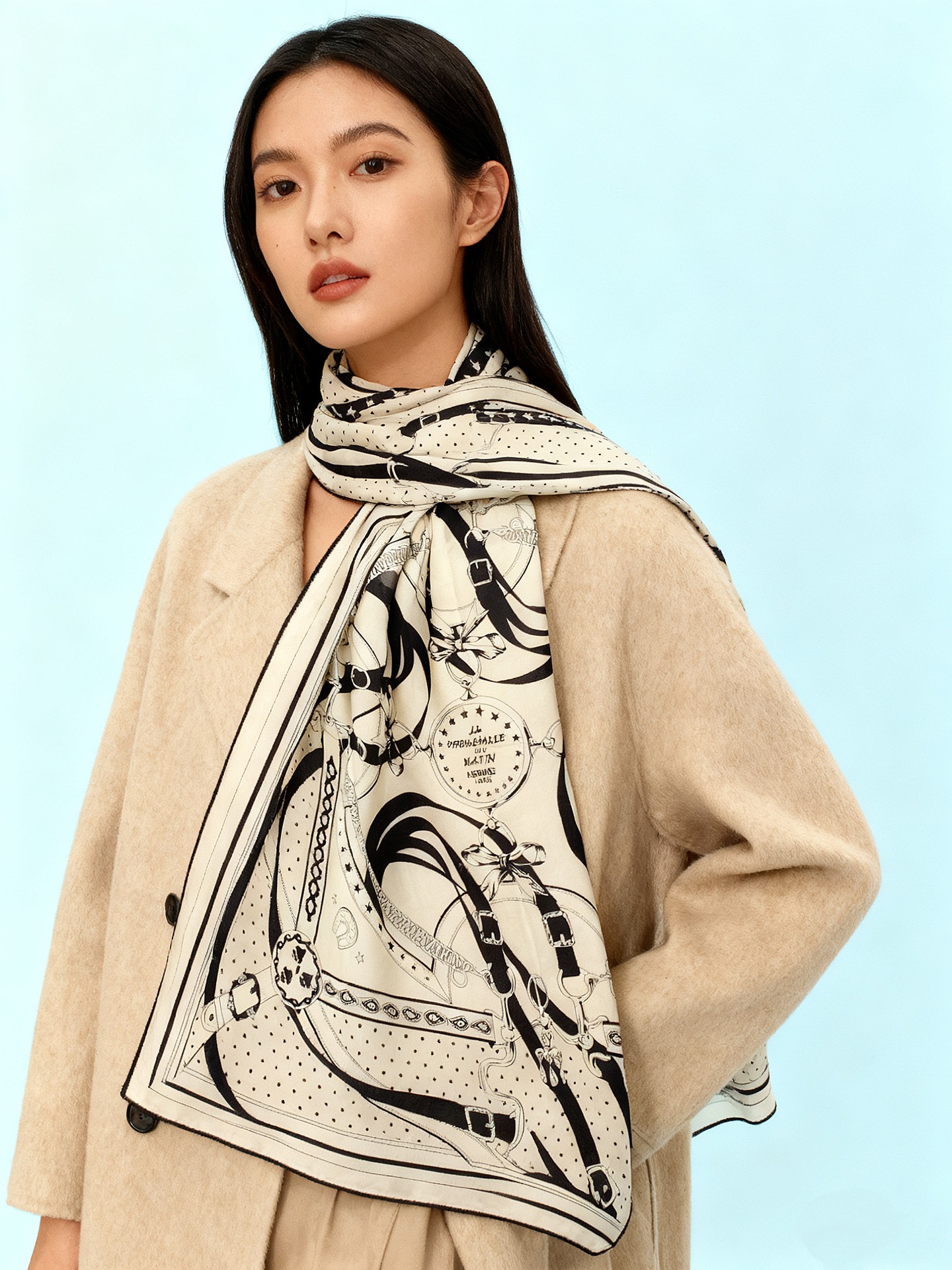 “清晨漫步Bandana”140厘米双面同色丝绒披肩手工卷边山羊绒和真丝混纺披肩（70%山羊绒，30%桑