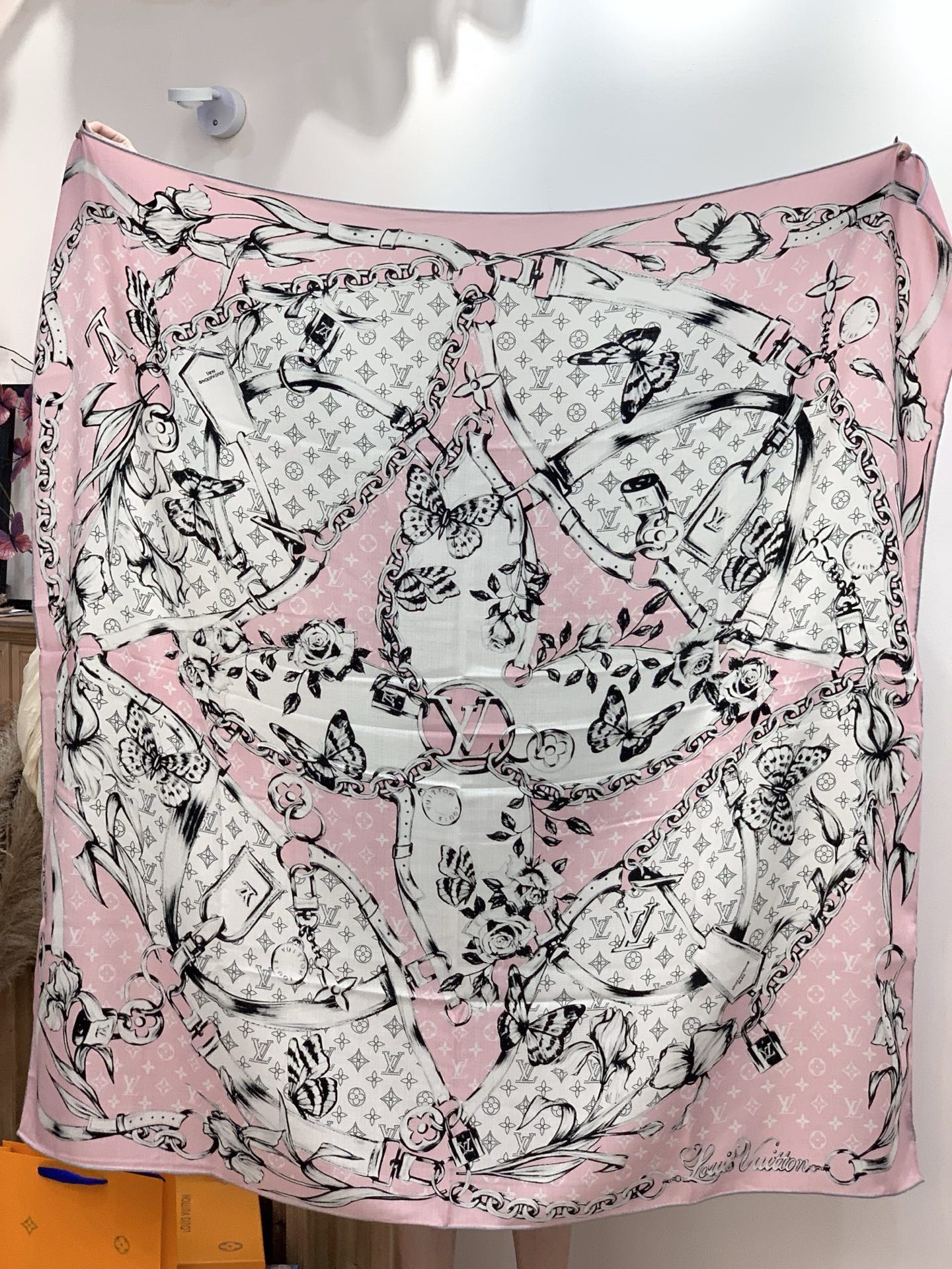 LV x TM 140披肩【140顶级丝绒双面同色披肩】本款LVxTMMonogram Multicol