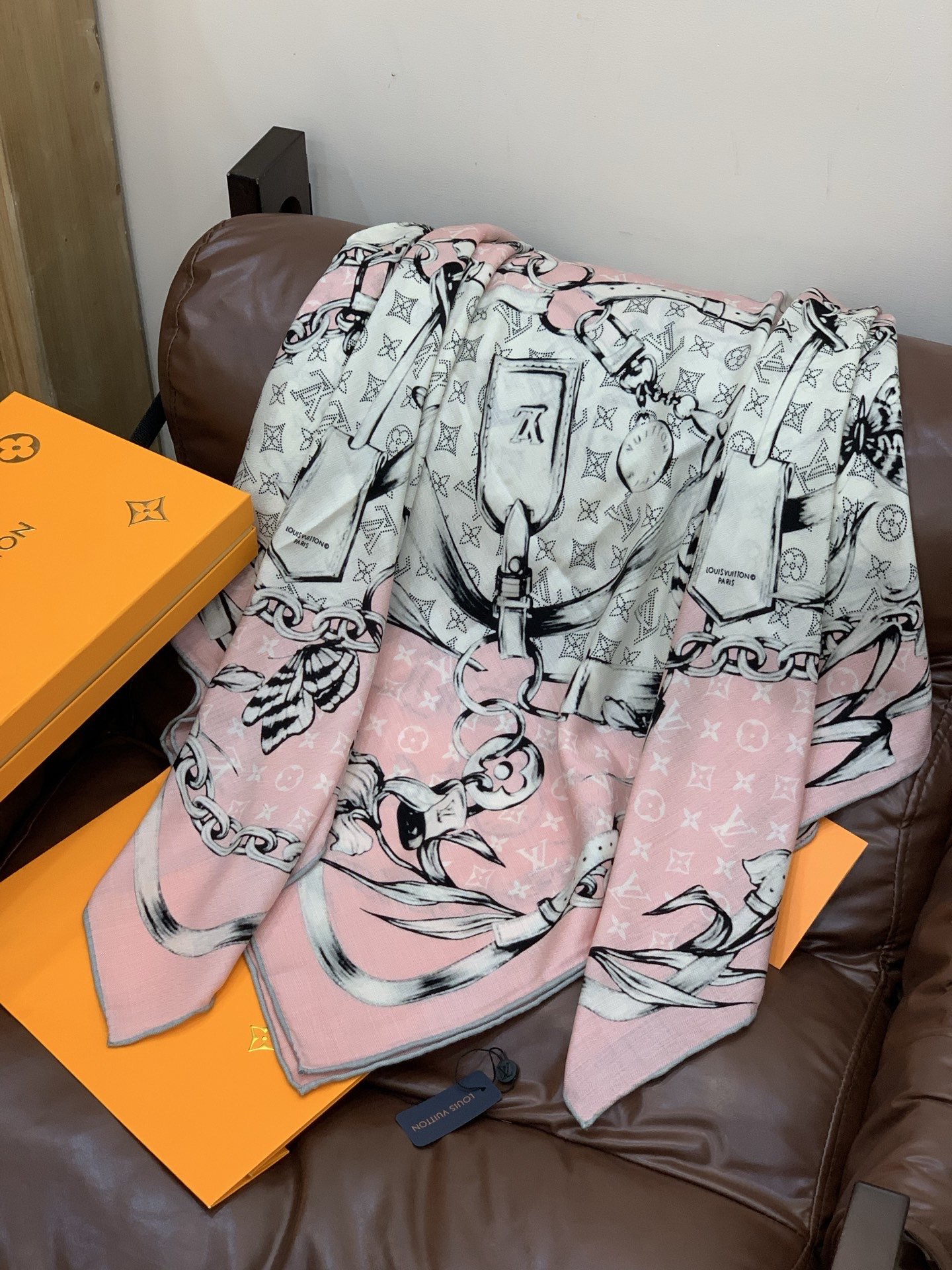 LV x TM 140披肩【140顶级丝绒双面同色披肩】本款LVxTMMonogram Multicol