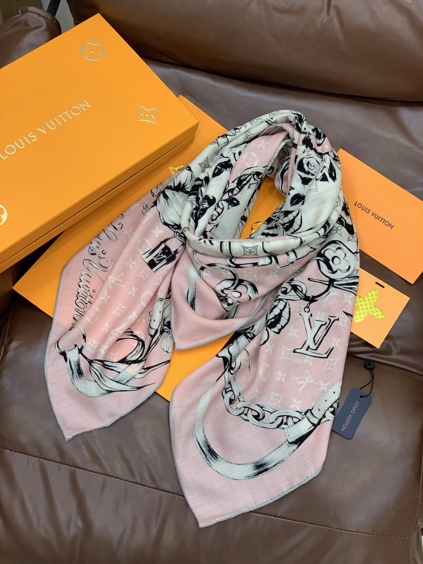 LV x TM 140披肩【140顶级丝绒双面同色披肩】本款LVxTMMonogram Multicol