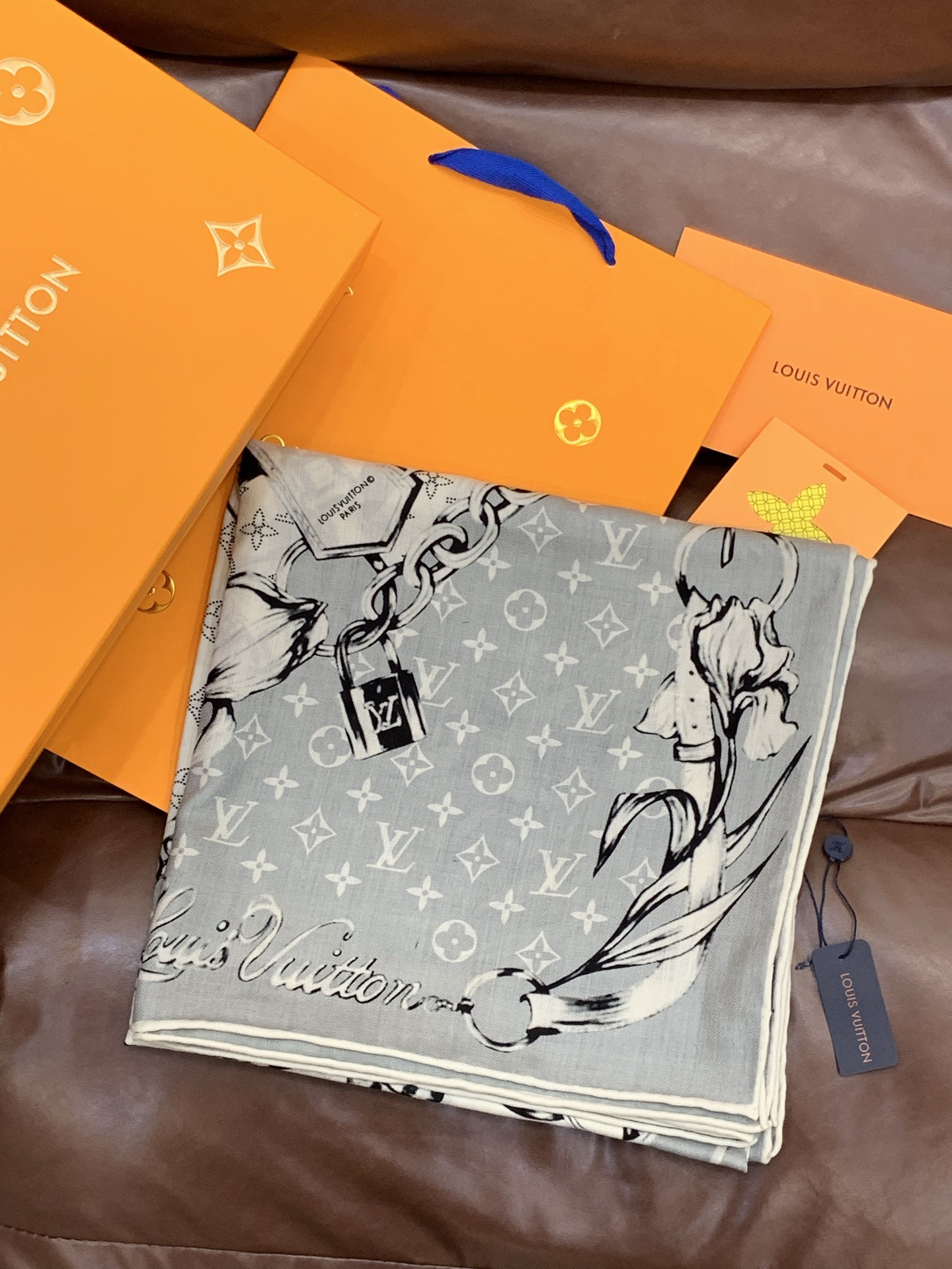 LV x TM 140披肩【140顶级丝绒双面同色披肩】本款LVxTMMonogram Multicol