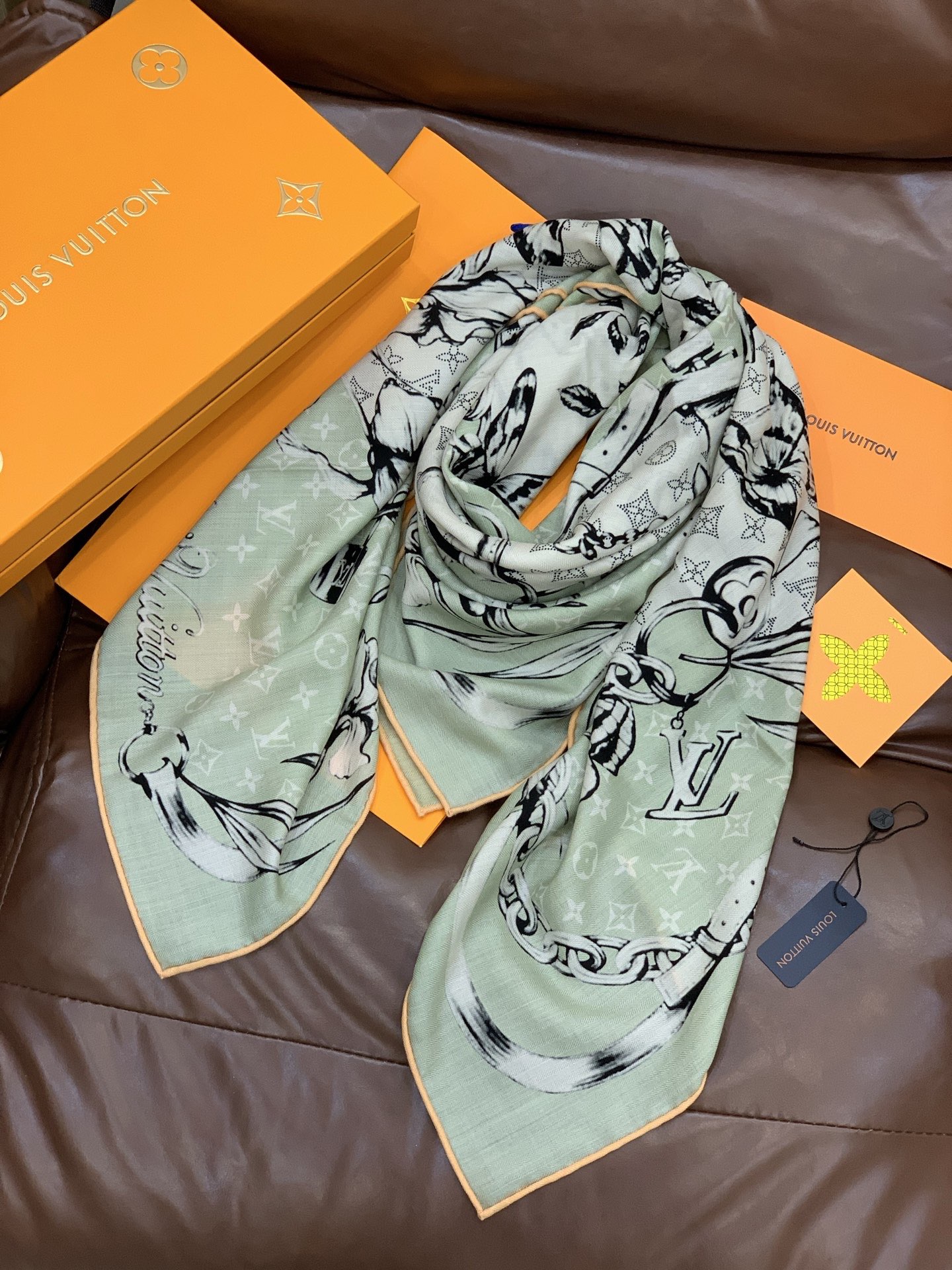 LV x TM 140披肩【140顶级丝绒双面同色披肩】本款LVxTMMonogram Multicol