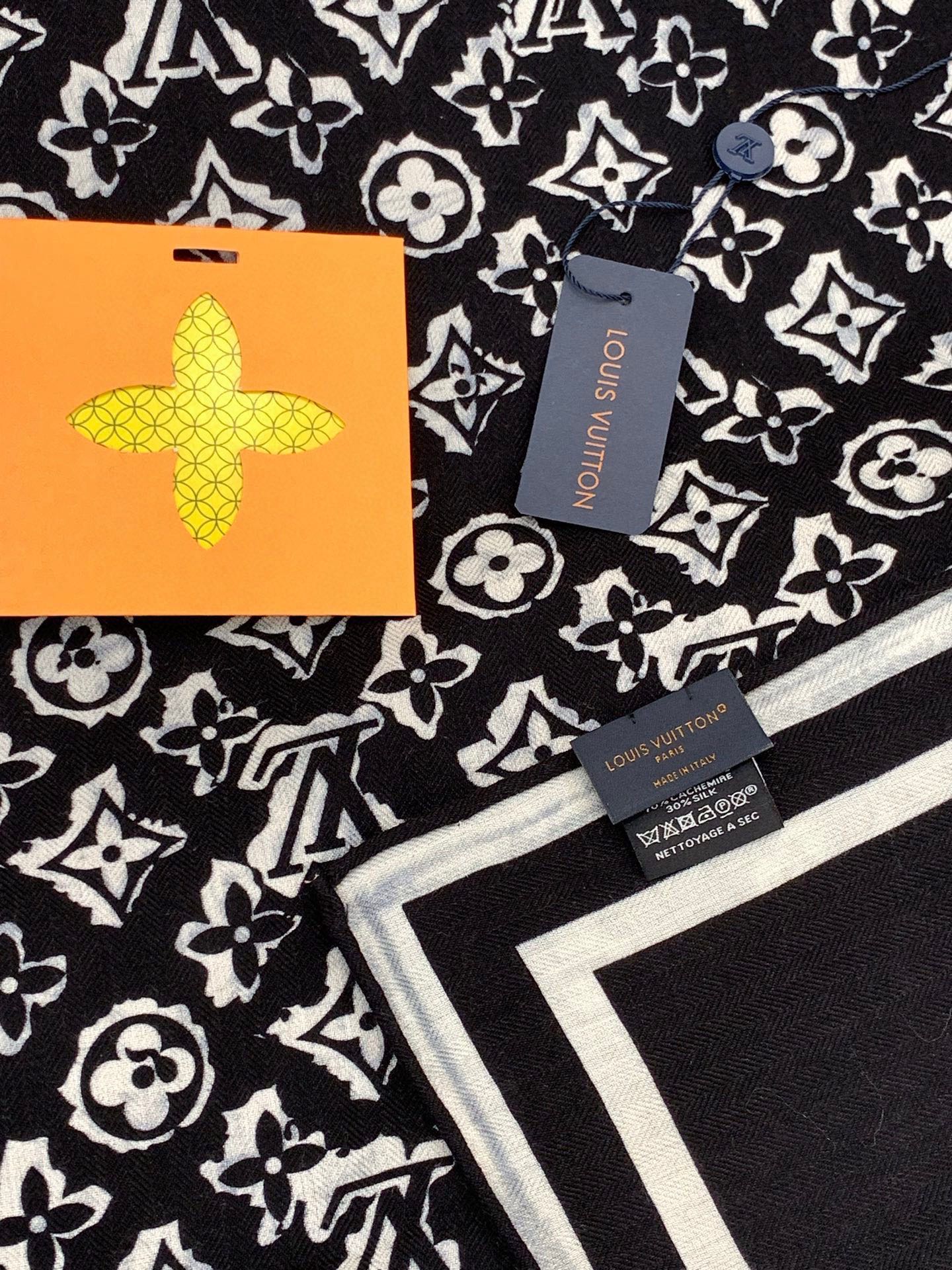 LV x TM 140披肩【140顶级丝绒双面同色披肩】本款LVxTMMonogram Multicol