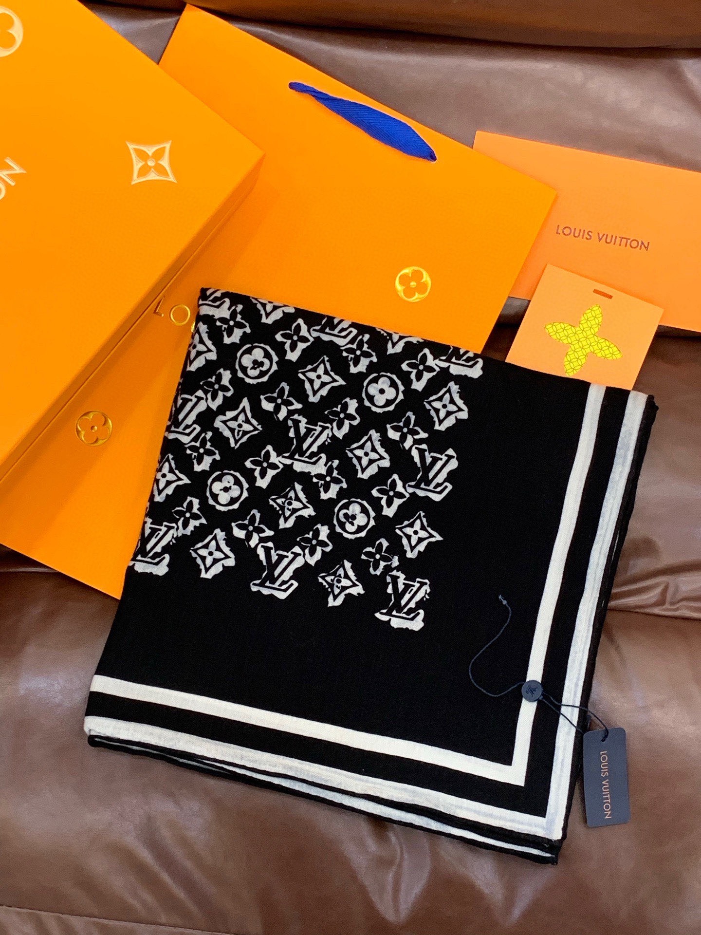 LV x TM 140披肩【140顶级丝绒双面同色披肩】本款LVxTMMonogram Multicol