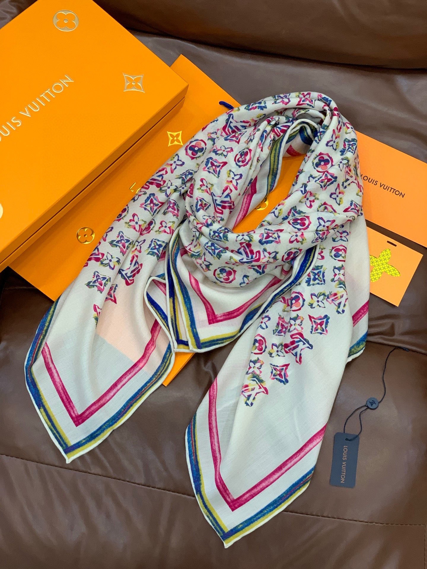 LV x TM 140披肩【140顶级丝绒双面同色披肩】本款LVxTMMonogram Multicol