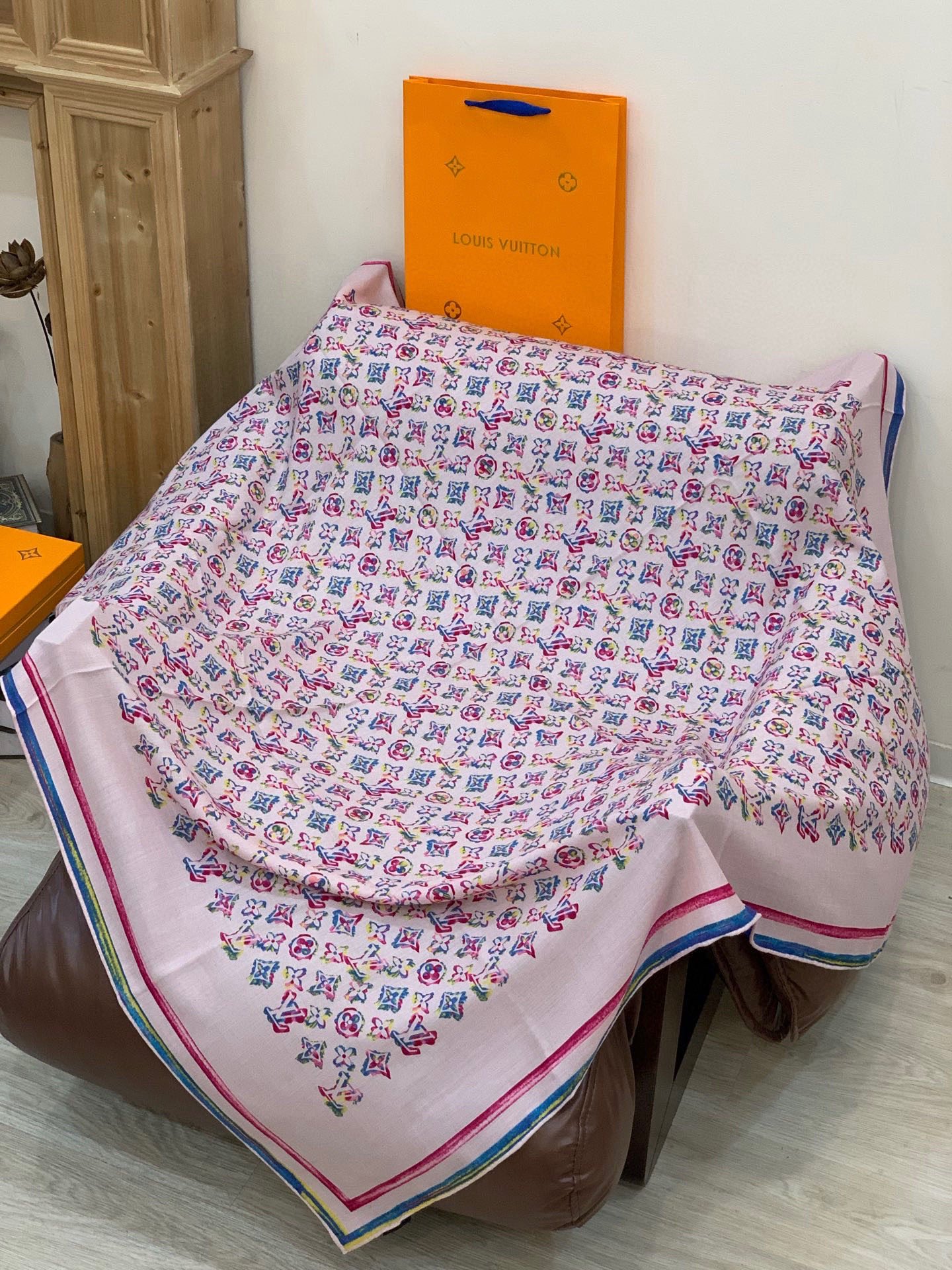 LV x TM 140披肩【140顶级丝绒双面同色披肩】本款LVxTMMonogram Multicol