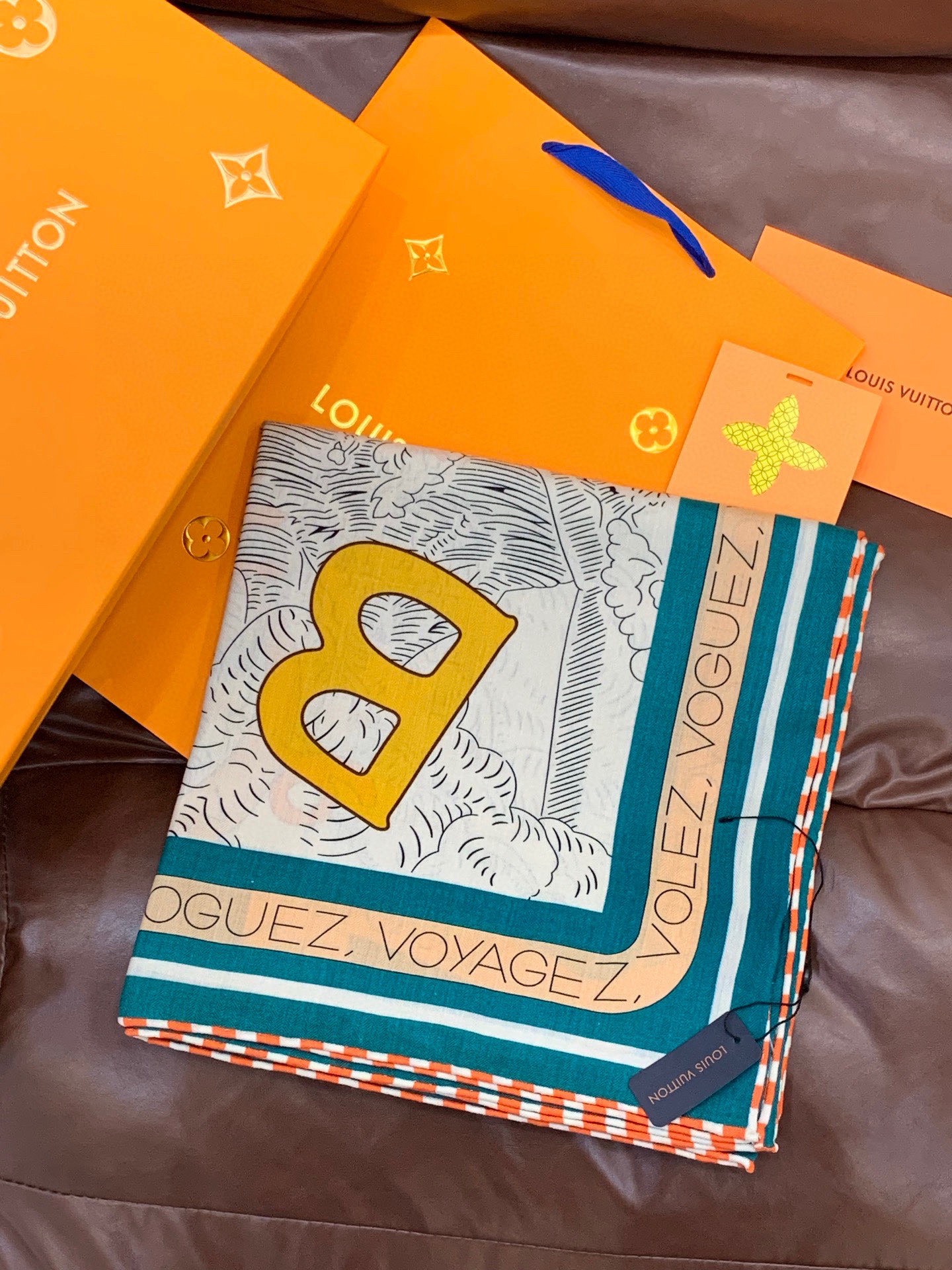 LV x TM 140披肩【140顶级丝绒双面同色披肩】本款LVxTMMonogram Multicol