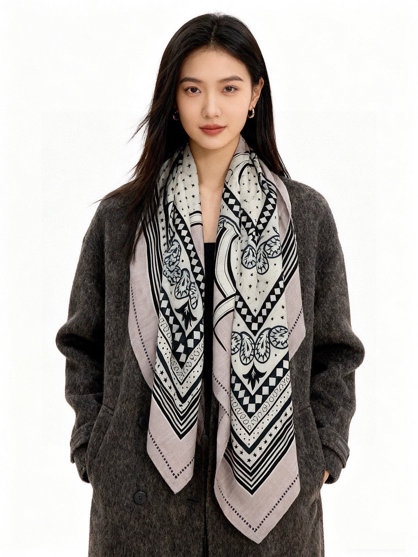 羊绒新款🆕👏👏买了都说好看‼️推荐💕爱马仕双面同色羊绒方巾【双面同色140】，顶级工艺超值‼️爱马仕专柜