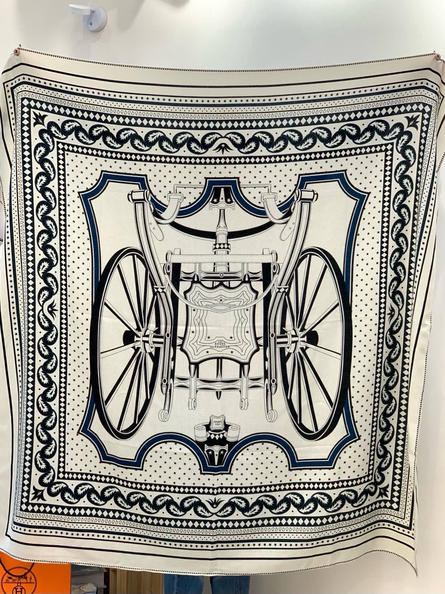 羊绒新款🆕👏👏买了都说好看‼️推荐💕爱马仕双面同色羊绒方巾【双面同色140】，顶级工艺超值‼️爱马仕专柜