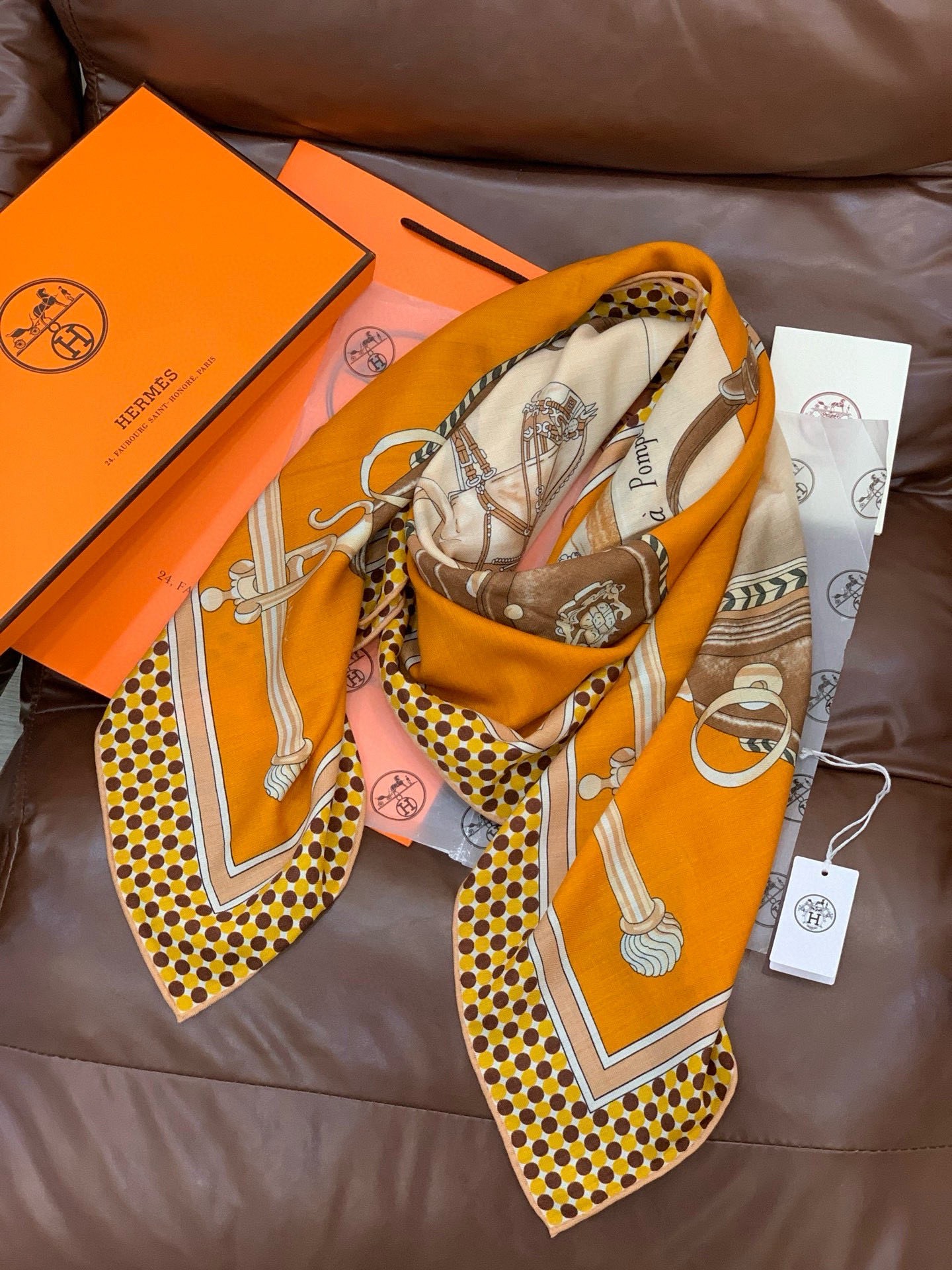 【140顶级丝羊绒双面同色披肩『骏马之城』！！超级气质！！】不仅美有其表，更有好品质与好细节的出彩内质！