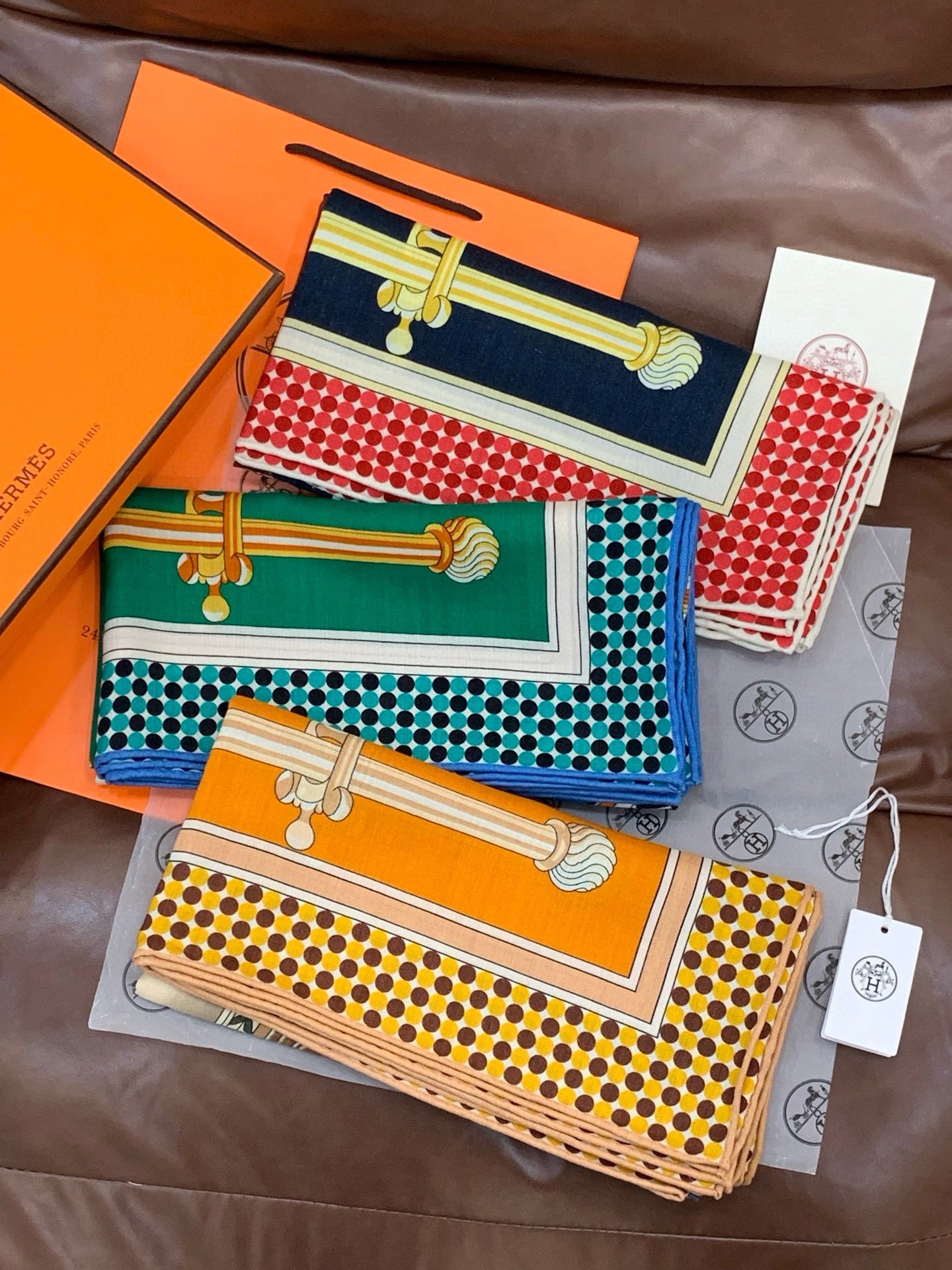 【140顶级丝羊绒双面同色披肩『骏马之城』！！超级气质！！】不仅美有其表，更有好品质与好细节的出彩内质！