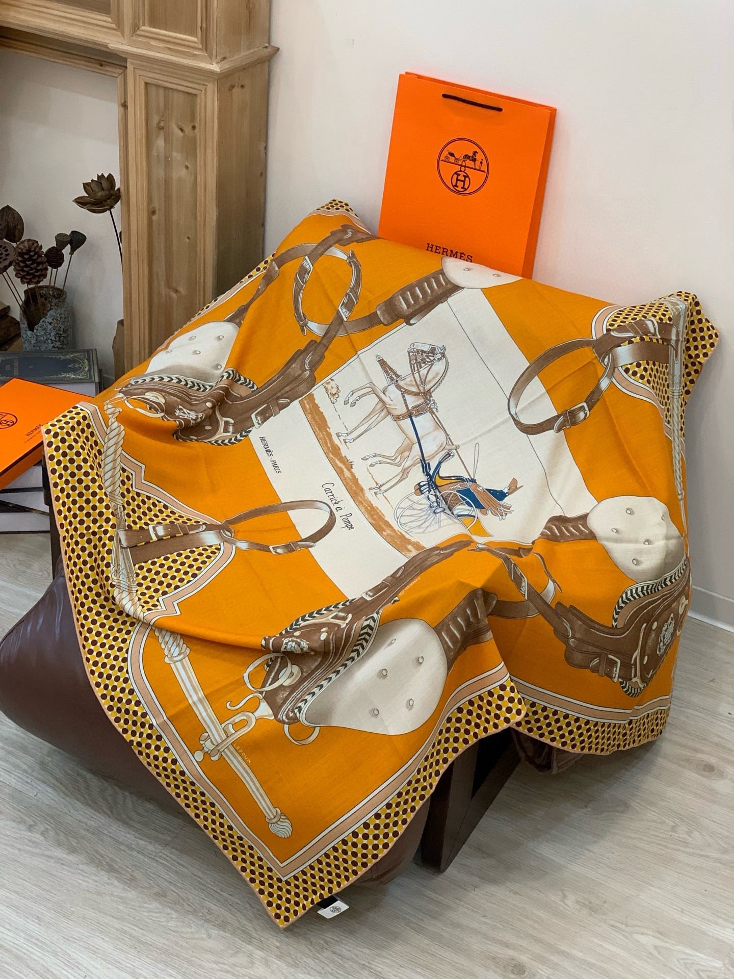 【140顶级丝羊绒双面同色披肩『骏马之城』！！超级气质！！】不仅美有其表，更有好品质与好细节的出彩内质！