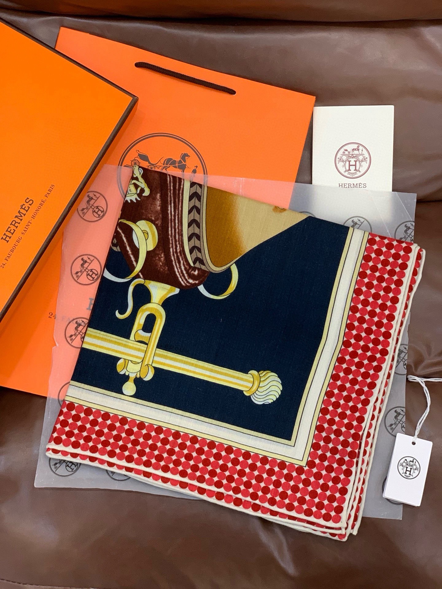 【140顶级丝羊绒双面同色披肩『骏马之城』！！超级气质！！】不仅美有其表，更有好品质与好细节的出彩内质！