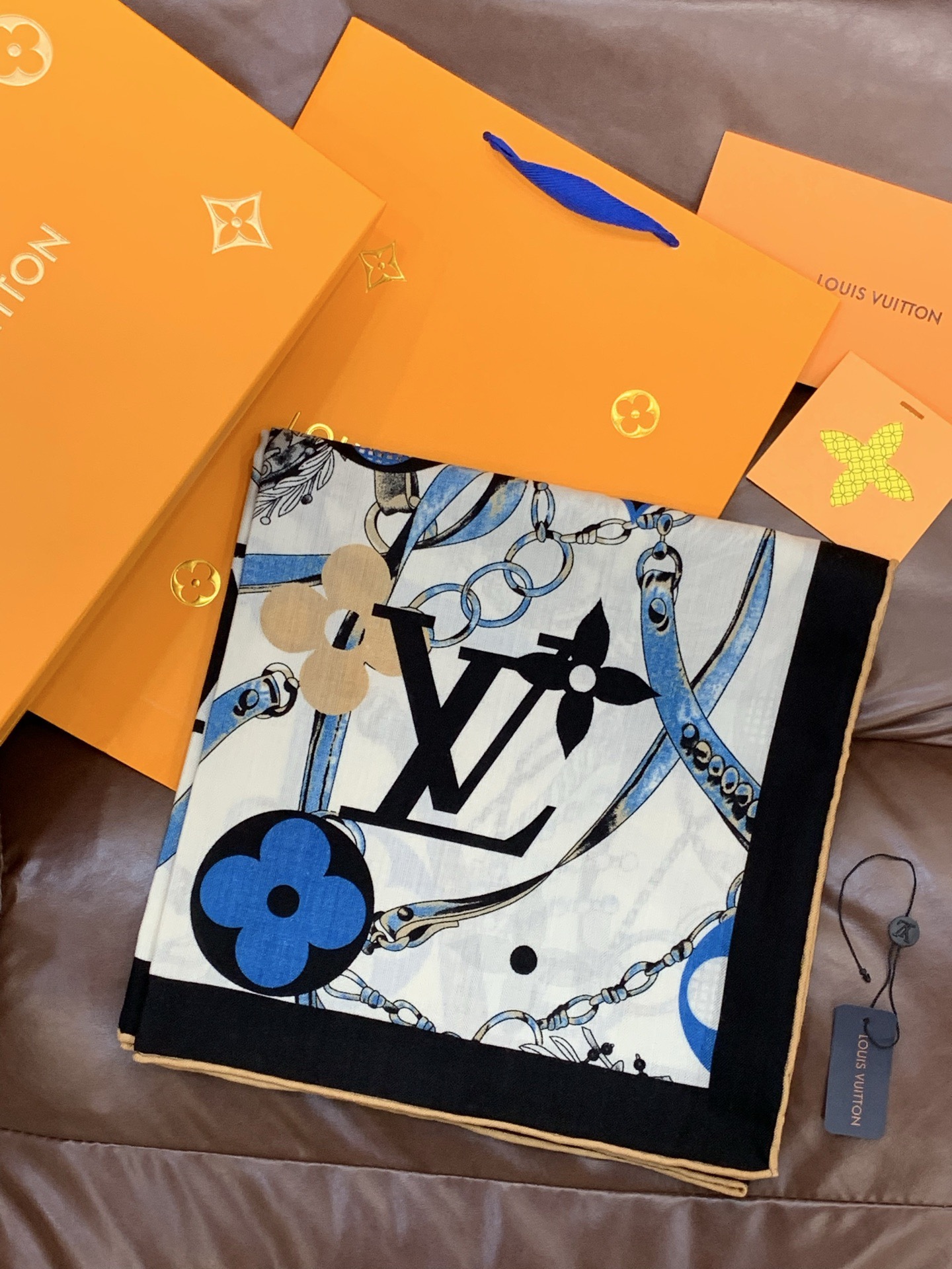 LV x TM 140披肩【140顶级丝绒双面同色披肩】本款LVxTMMonogram Multicol