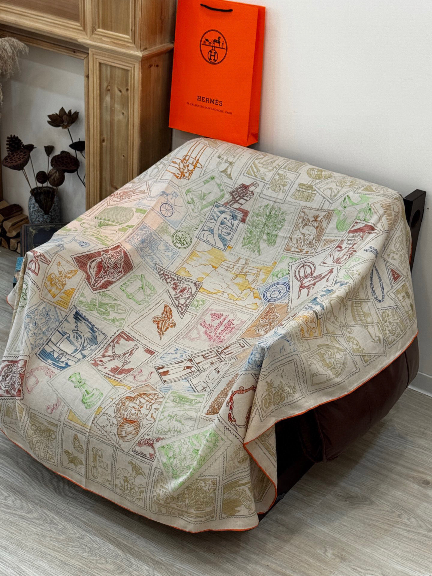 💟2025年秋冬抢先 上新💞【双面同色丝绒方巾】手工卷边山羊绒和真丝混纺披肩（70%山羊绒，30%桑蚕丝