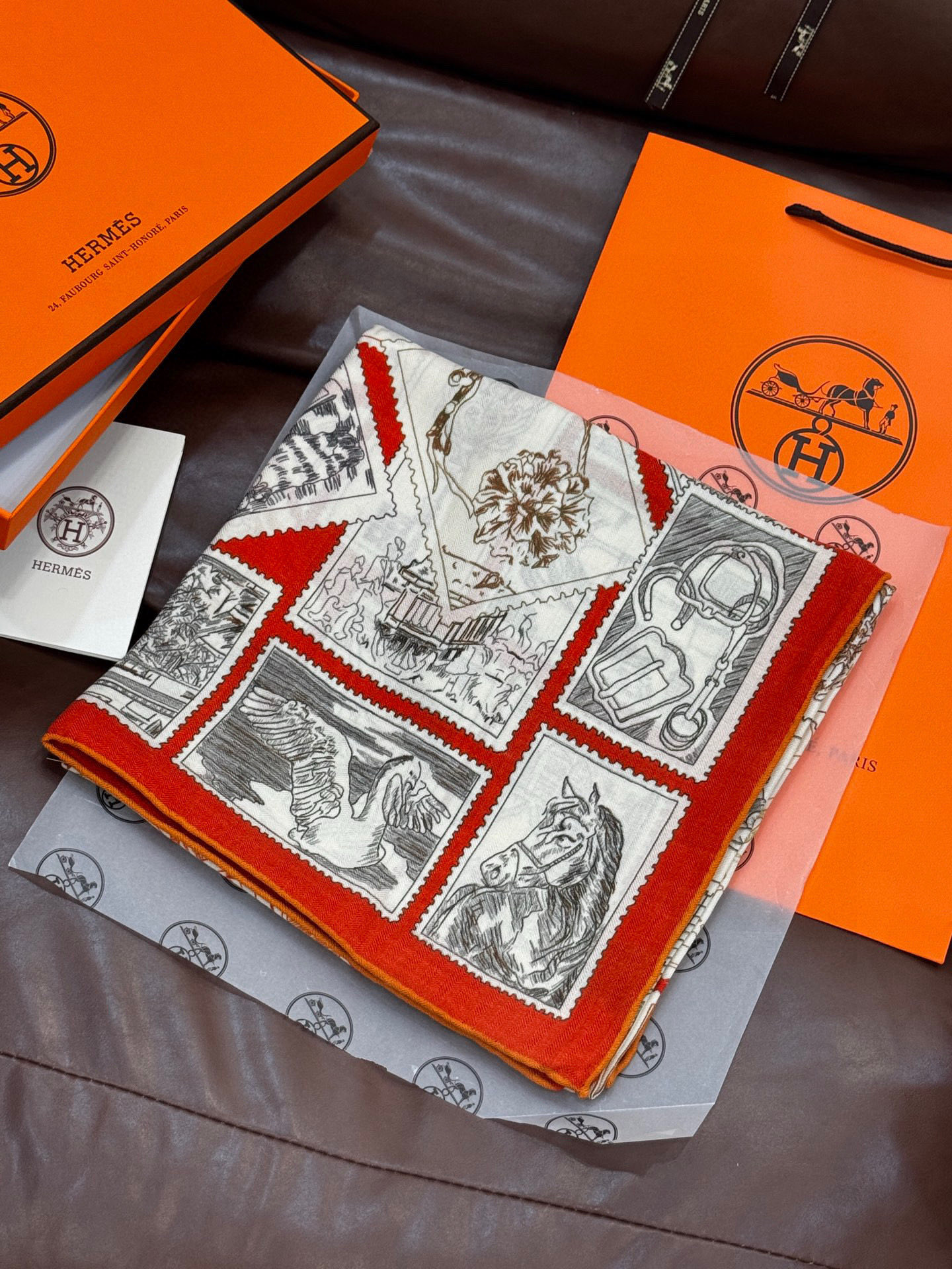 💟2025年秋冬抢先 上新💞【双面同色丝绒方巾】手工卷边山羊绒和真丝混纺披肩（70%山羊绒，30%桑蚕丝