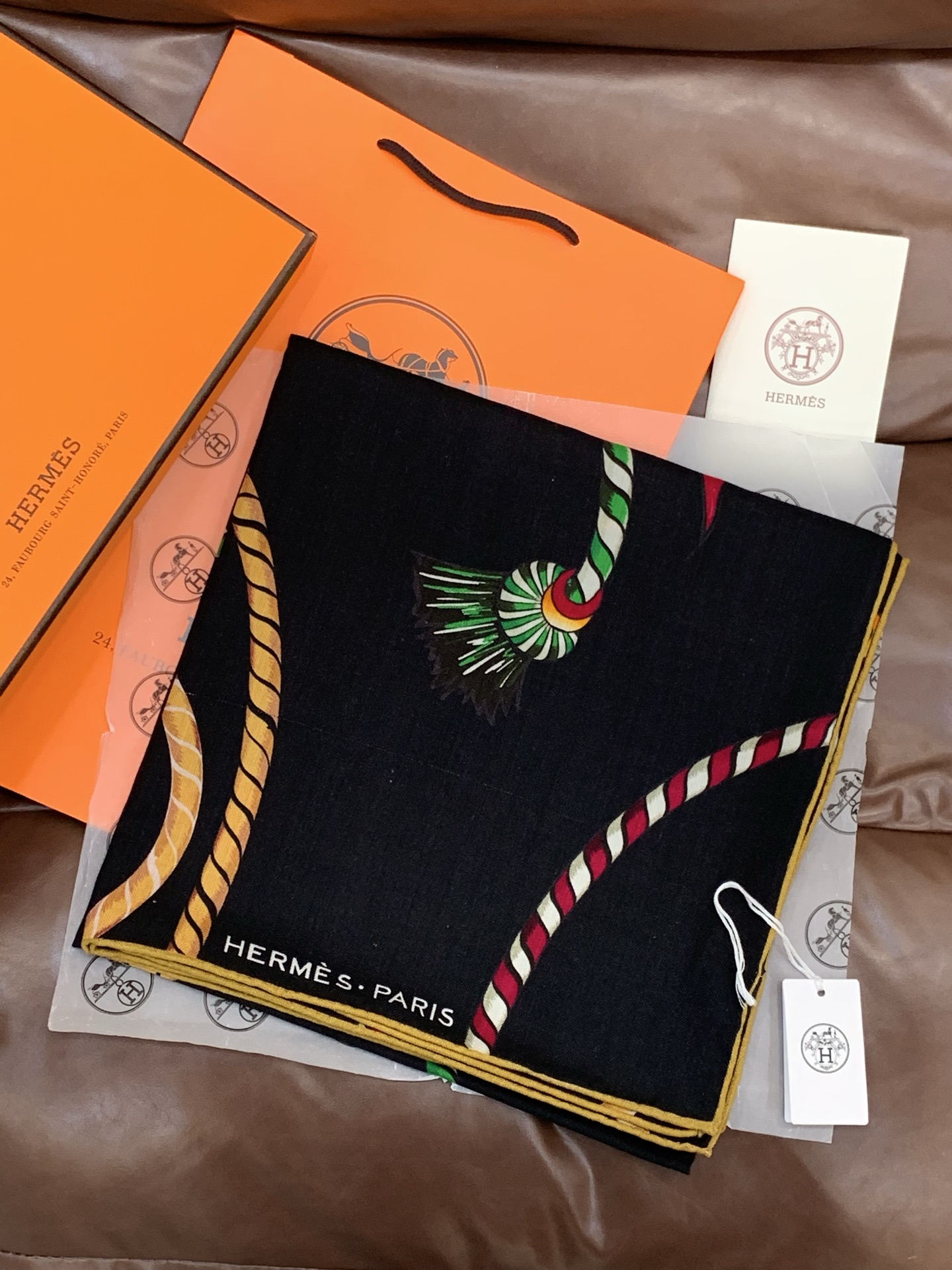 羊绒新款🆕👏👏买了都说好看‼️推荐💕爱马仕双面同色羊绒方巾【双面同色140】，顶级工艺超值‼️爱马仕专柜