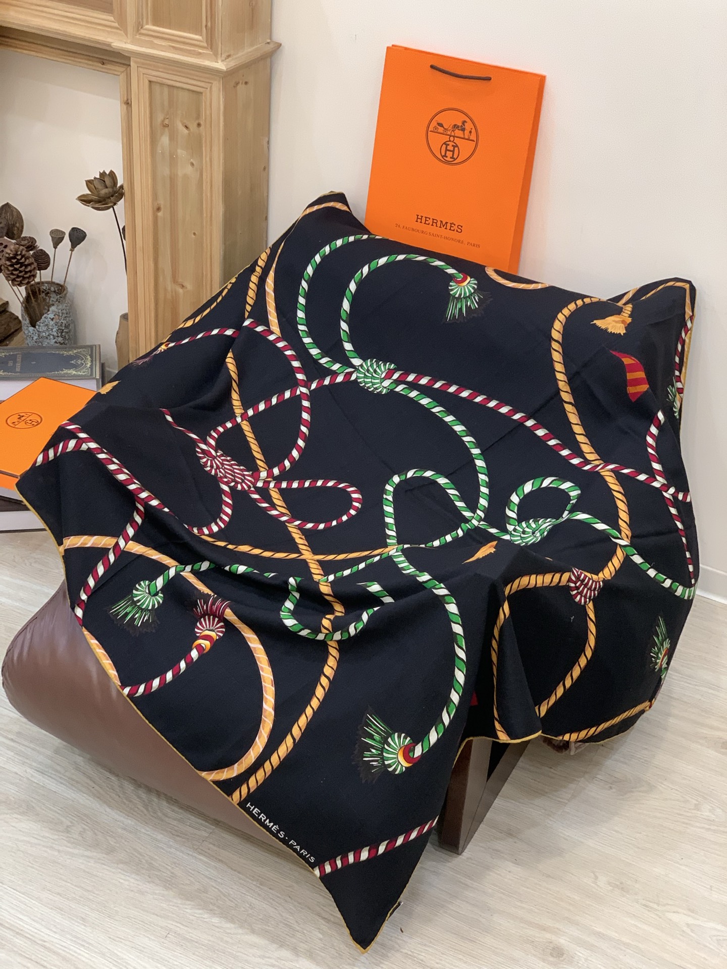 羊绒新款🆕👏👏买了都说好看‼️推荐💕爱马仕双面同色羊绒方巾【双面同色140】，顶级工艺超值‼️爱马仕专柜