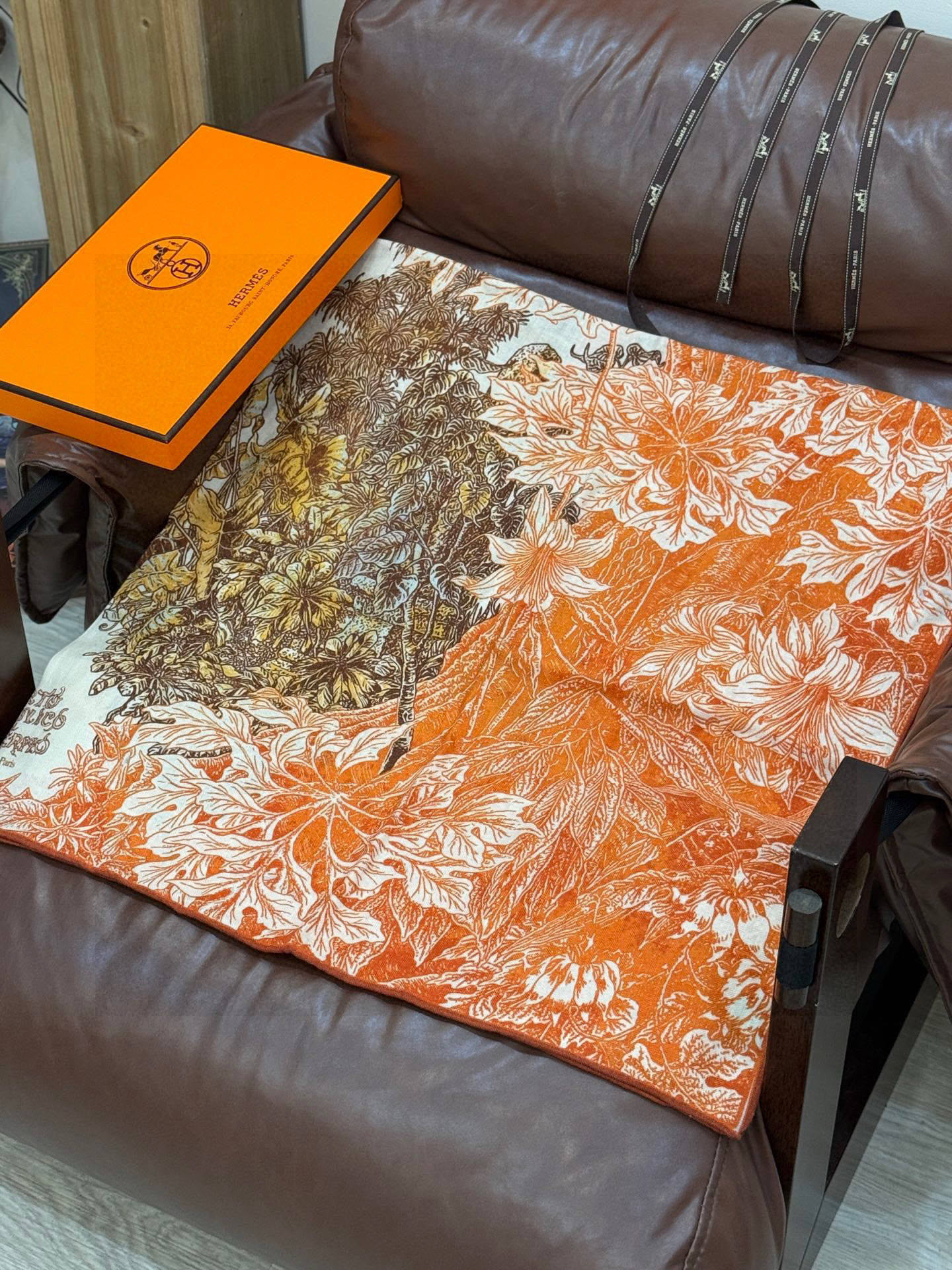 💟2025年秋冬抢先 上新💞【双面同色丝毛方巾】手工卷边山羊绒和真丝混纺披肩（70%山羊绒，30%桑蚕丝