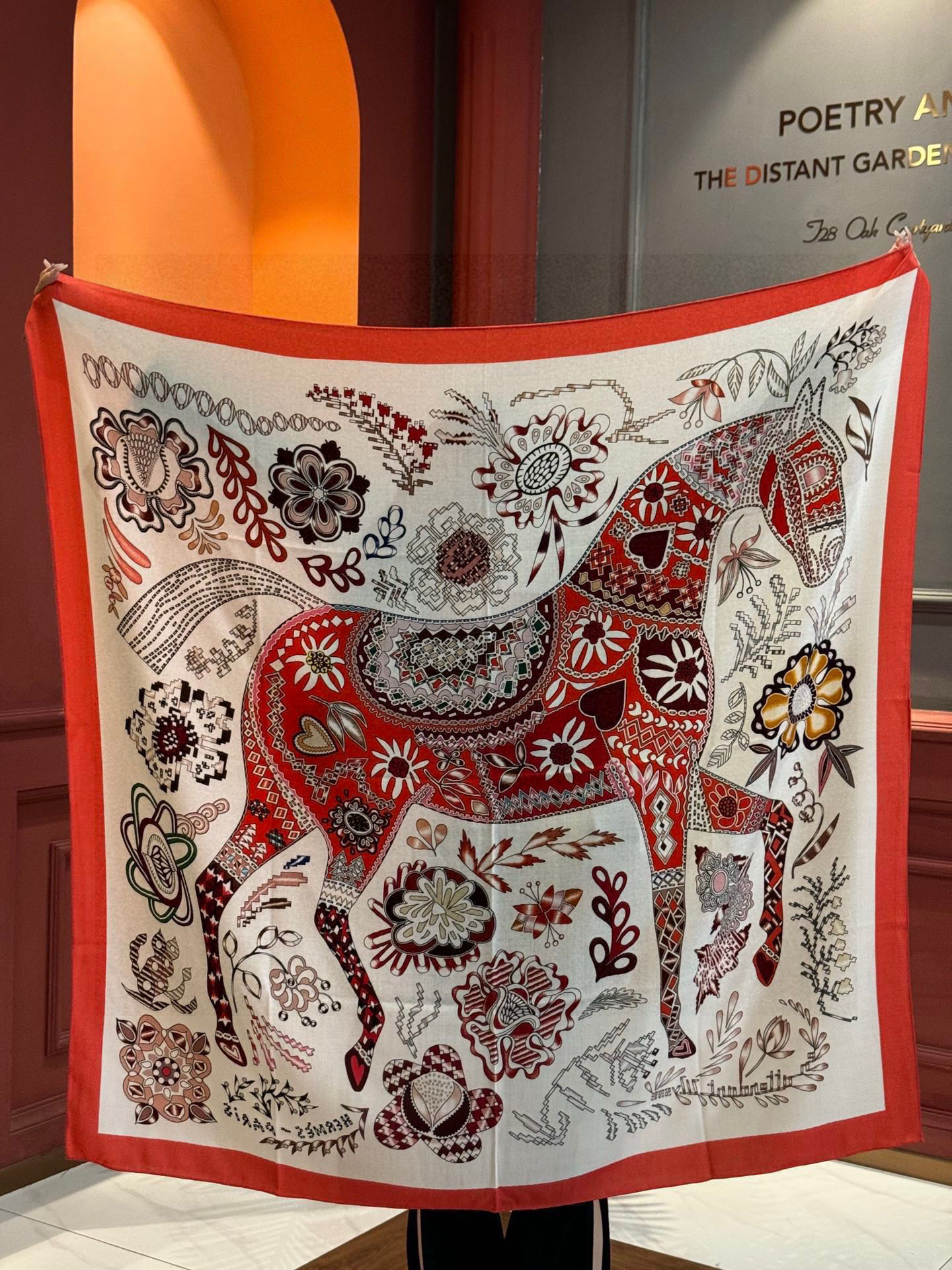 爱马仕～秋冬搭配利器❗️顶级双面同色 版真丝羊绒披肩！！1条等于2条】点睛精彩，图案和配色都超级喜欢，又