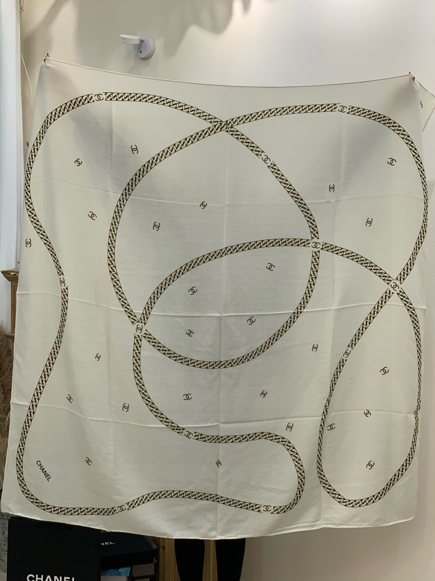 2025秋冬高级成衣系列～Chanel 【140双面同色丝绒披肩】此系列谱写一曲自由轻灵的赞歌本系列作品