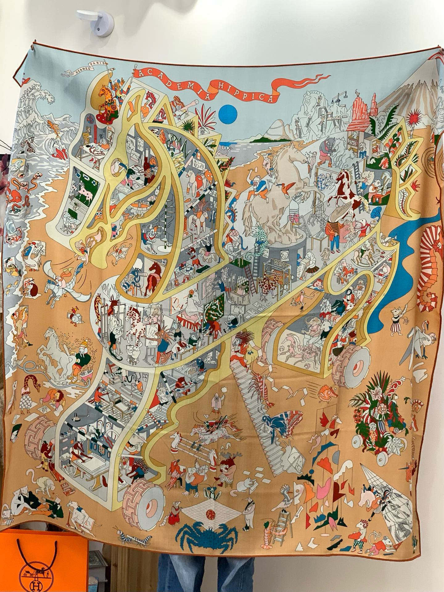 “马术学院”140双面同色丝绒披肩～Hermes 手工卷边丝绒方巾（30%桑蚕丝70%羊绒）这款爱马仕的