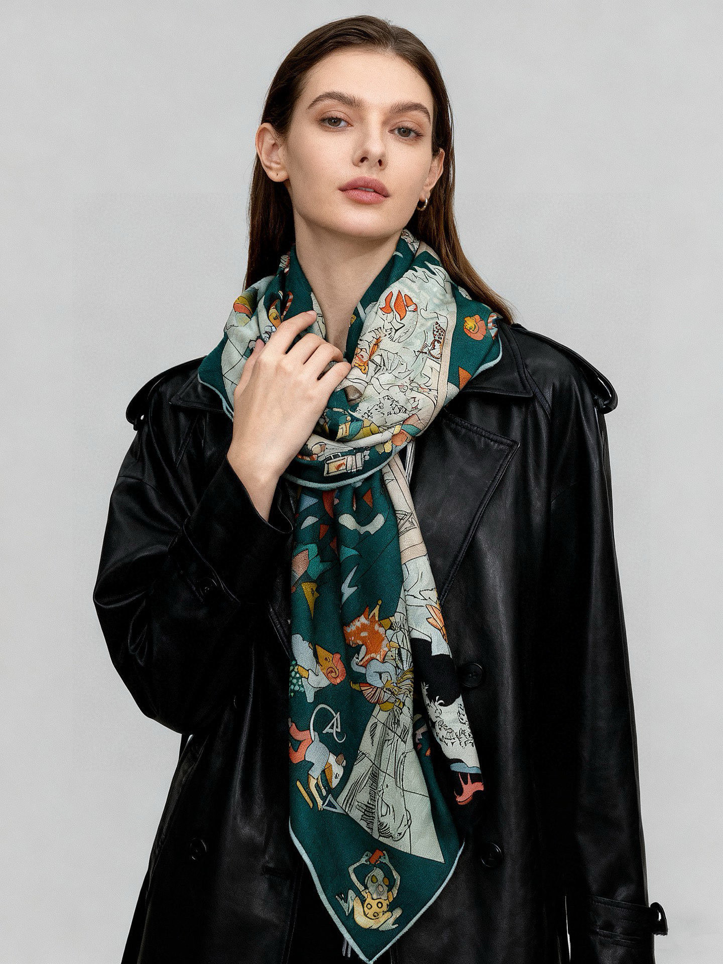 “马术学院”140双面同色丝绒披肩～Hermes 手工卷边丝绒方巾（30%桑蚕丝70%羊绒）这款爱马仕的