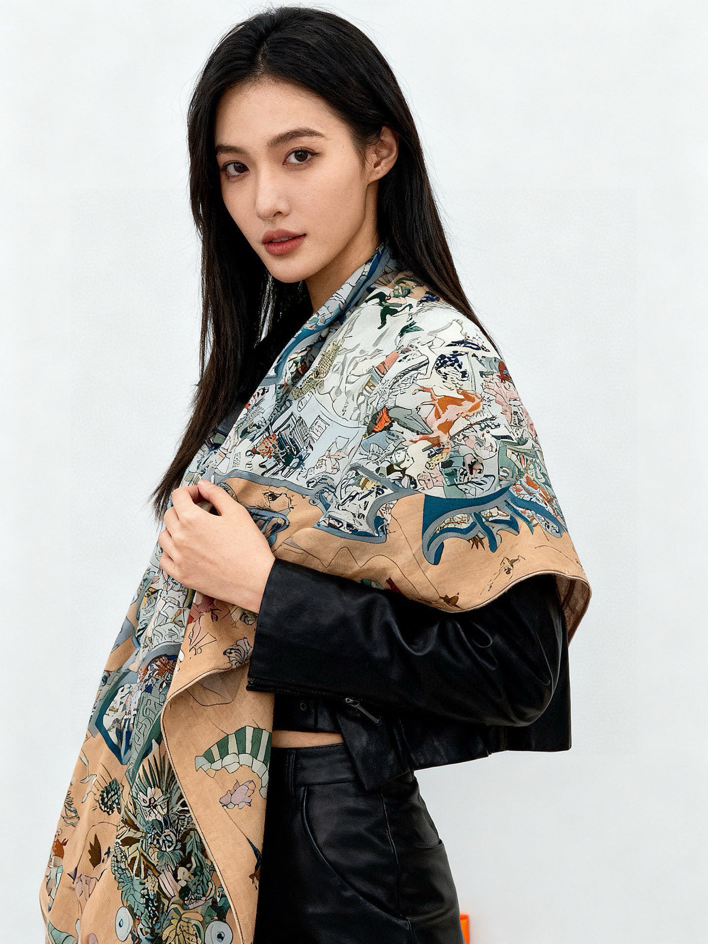 “马术学院”140双面同色丝绒披肩～Hermes 手工卷边丝绒方巾（30%桑蚕丝70%羊绒）这款爱马仕的