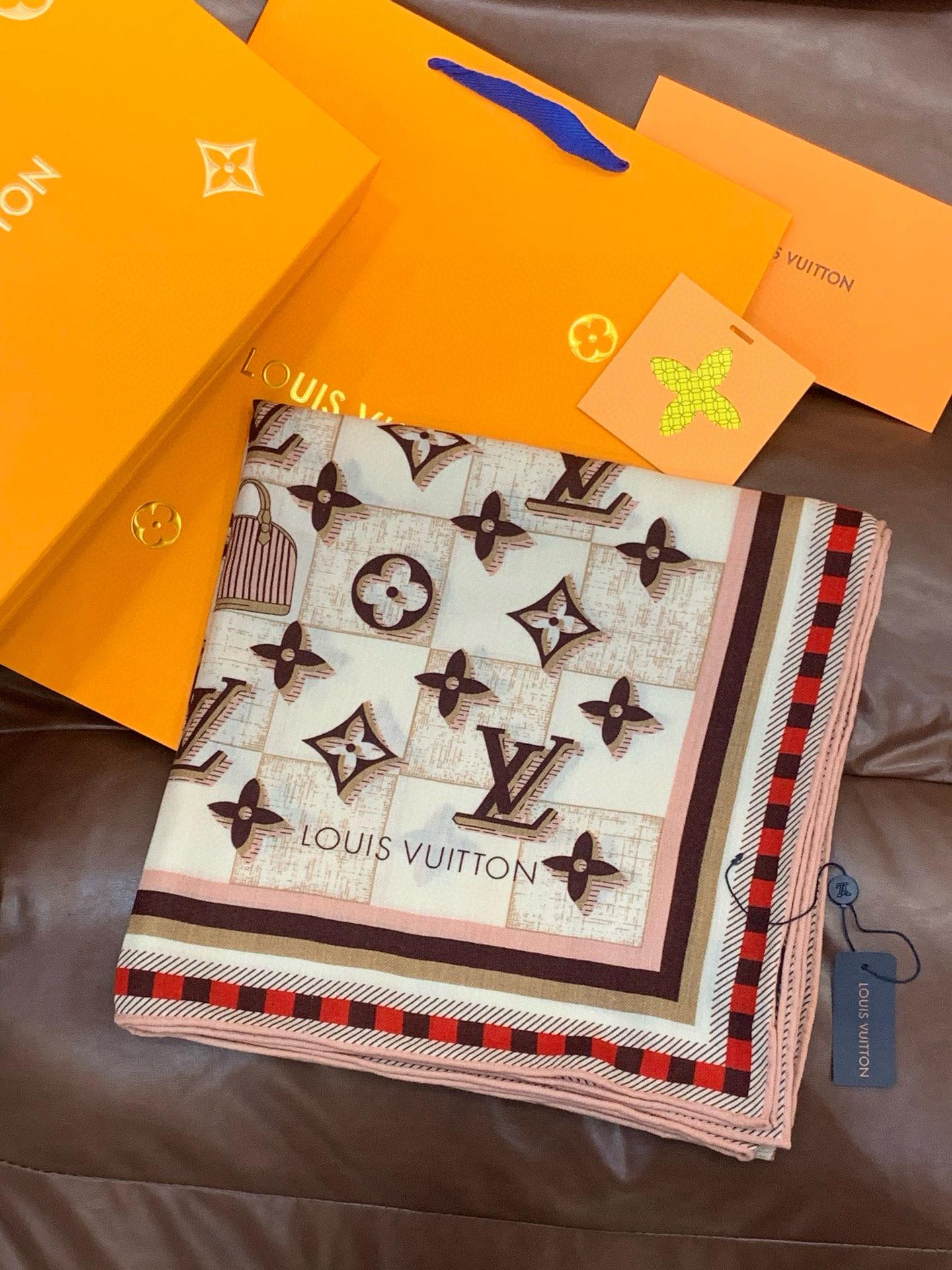 LV x TM 140披肩【140顶级丝绒双面同色披肩】本款LVxTMMonogram Multicol