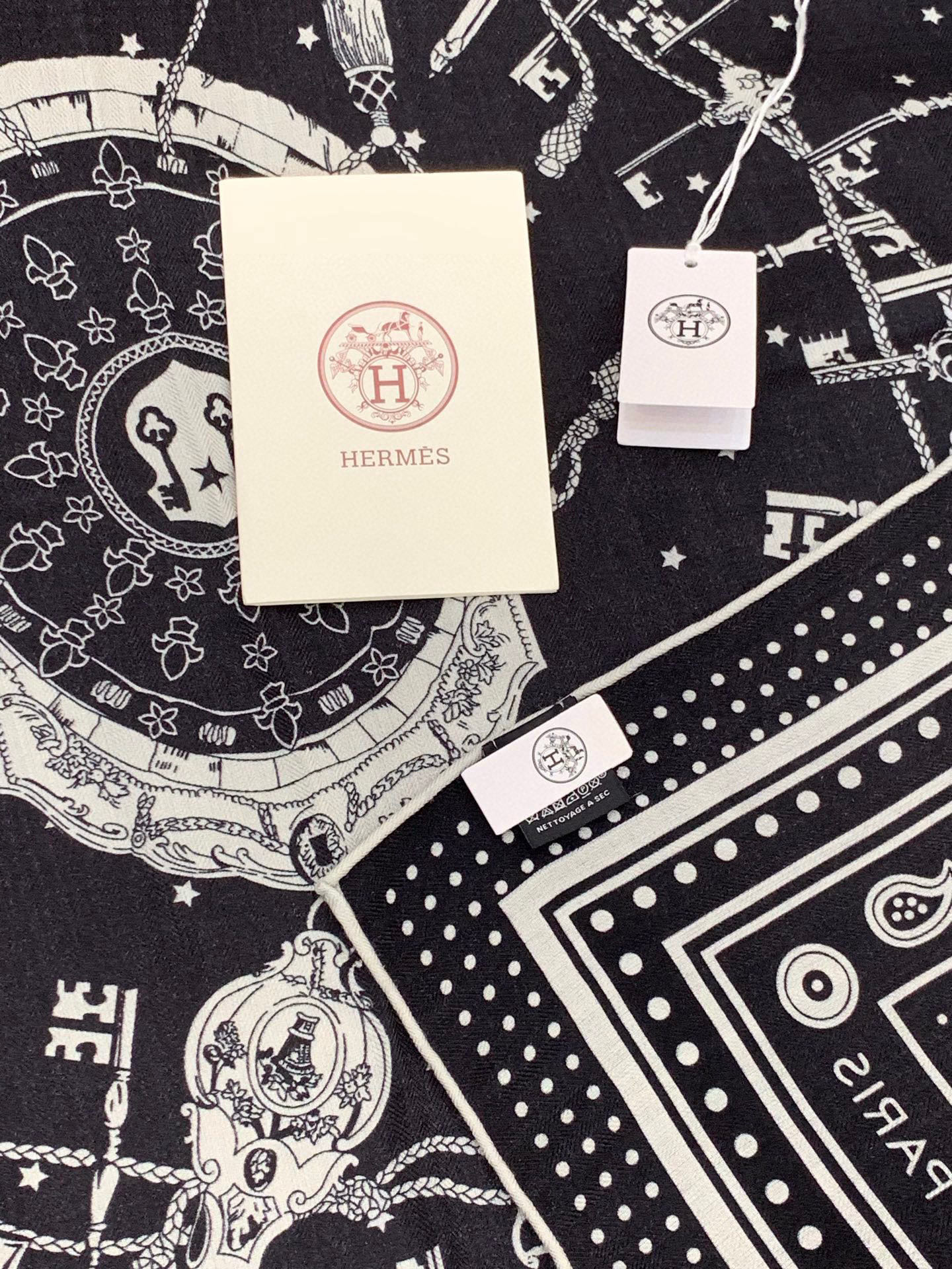 羊绒新款🆕👏👏买了都说好看‼️推荐💕爱马仕双面同色羊绒方巾【双面同色140】，顶级工艺超值‼️爱马仕专柜