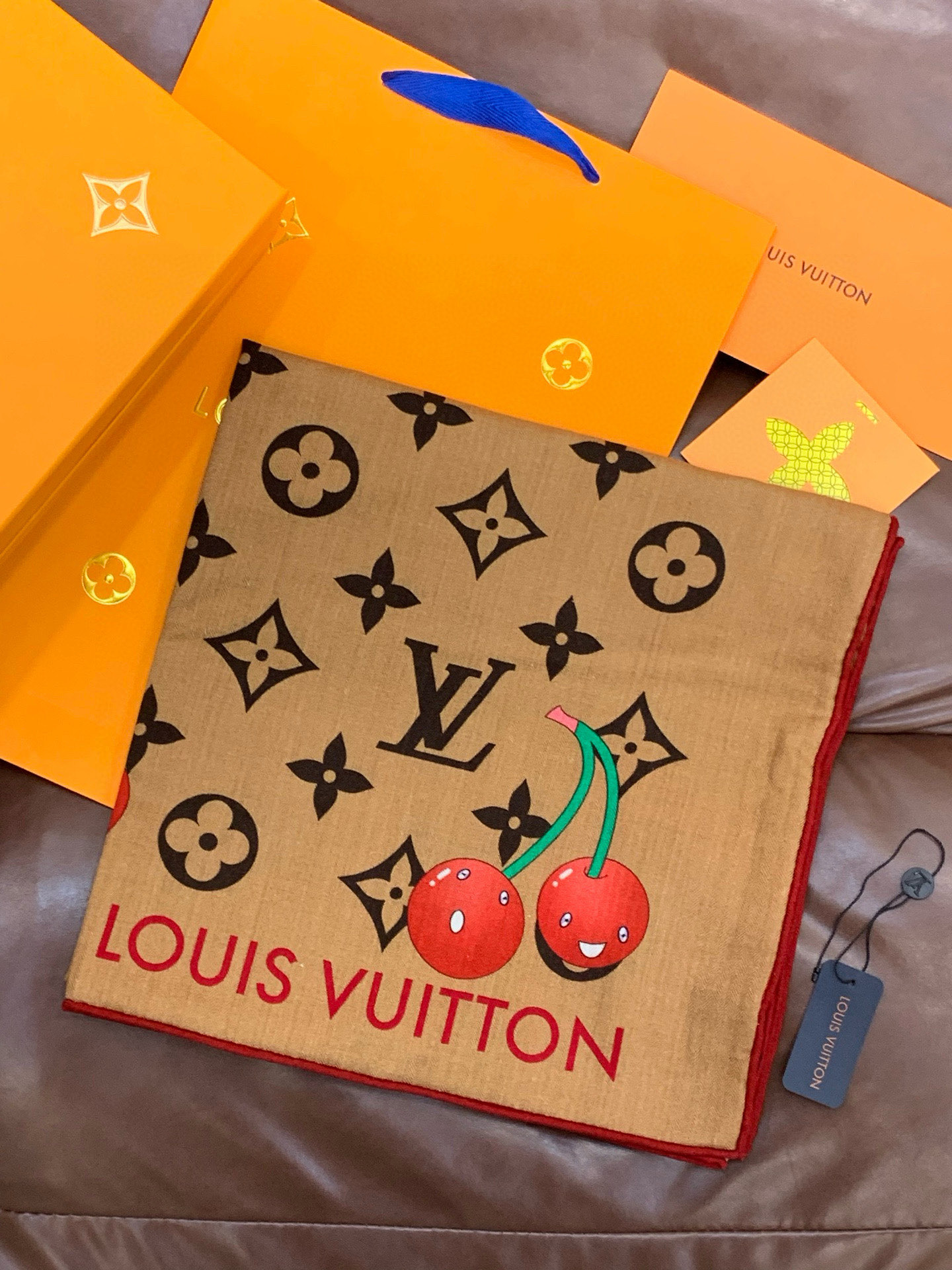 LV X TM MONOGRAMCERISE 140丝绒方巾【140双面丝绒同色】LV × TM Mon