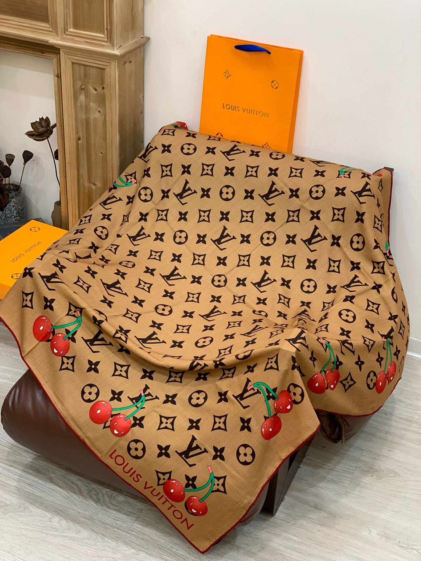 LV X TM MONOGRAMCERISE 140丝绒方巾【140双面丝绒同色】LV × TM Mon