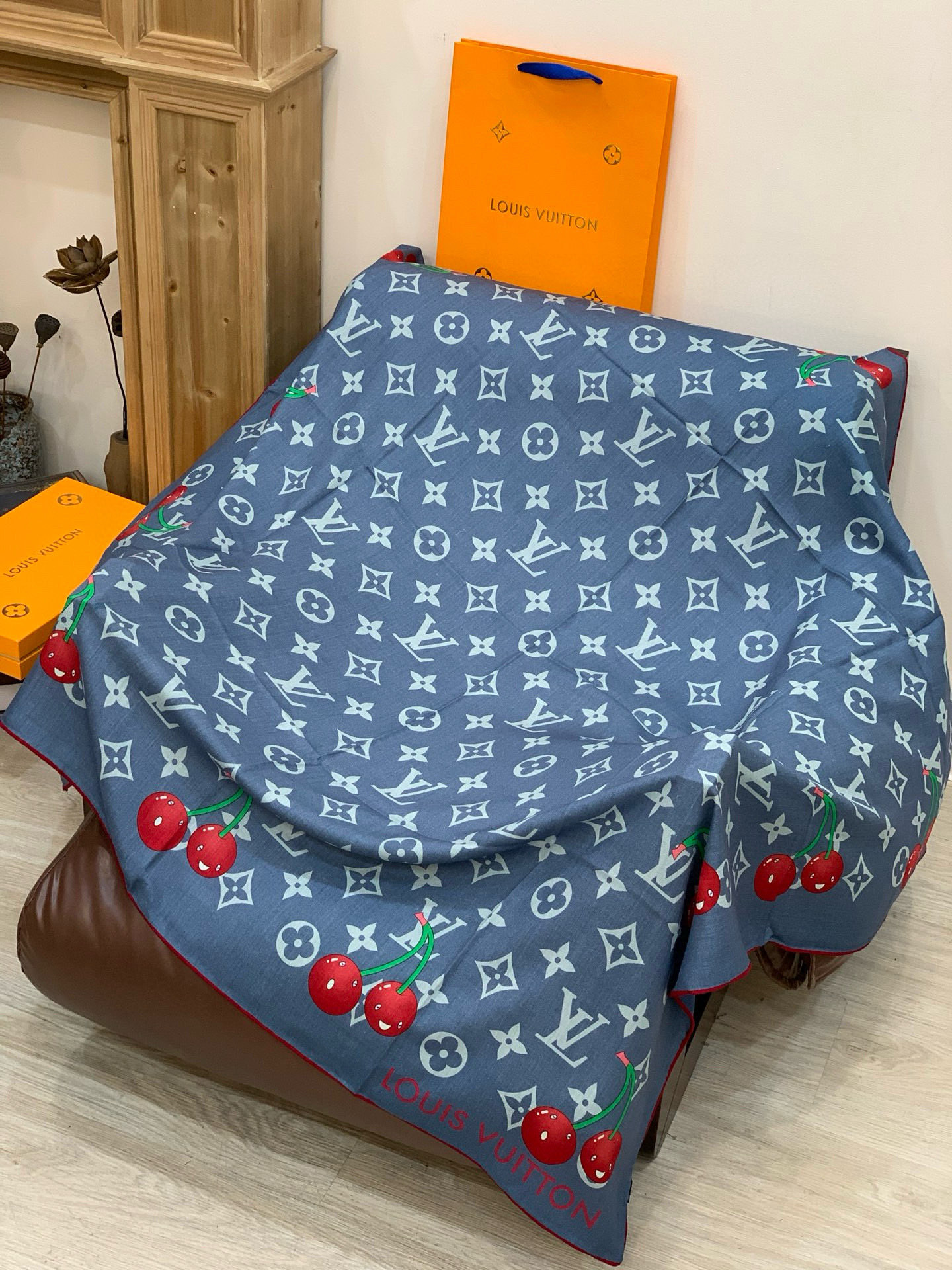 LV X TM MONOGRAMCERISE 140丝绒方巾【140双面丝绒同色】LV × TM Mon