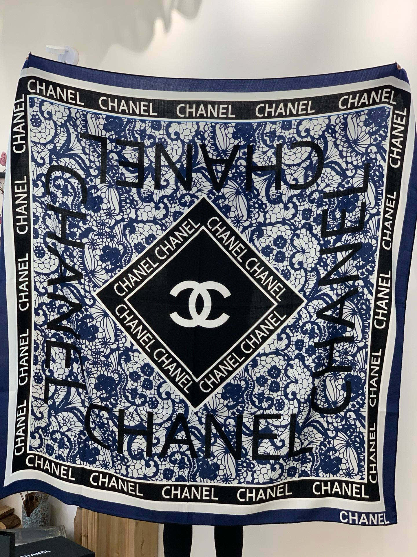 2025秋冬高级成衣系列～Chanel 【140双面同色丝绒披肩】此系列谱写一曲自由轻灵的赞歌本系列作品