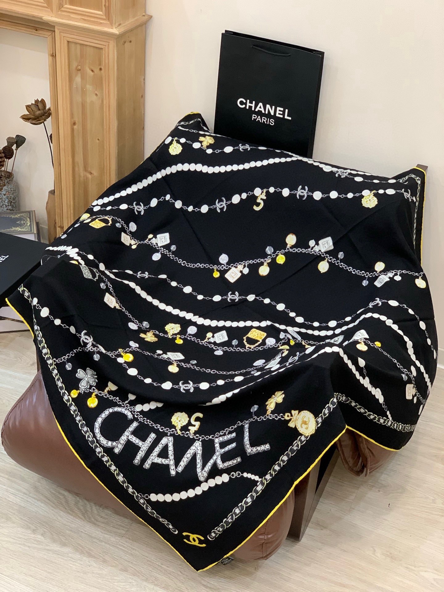 Chanel ~25秋冬新品～“珠光宝气”【140双面丝绒披肩】手工卷边丝绒方巾（30%桑蚕丝70%羊绒