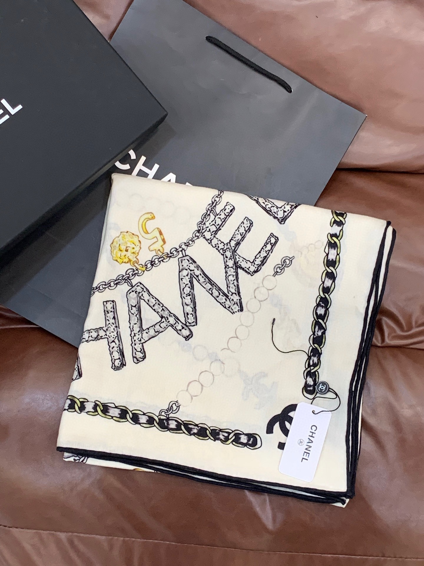 Chanel ~25秋冬新品～“珠光宝气”【140双面丝绒披肩】手工卷边丝绒方巾（30%桑蚕丝70%羊绒