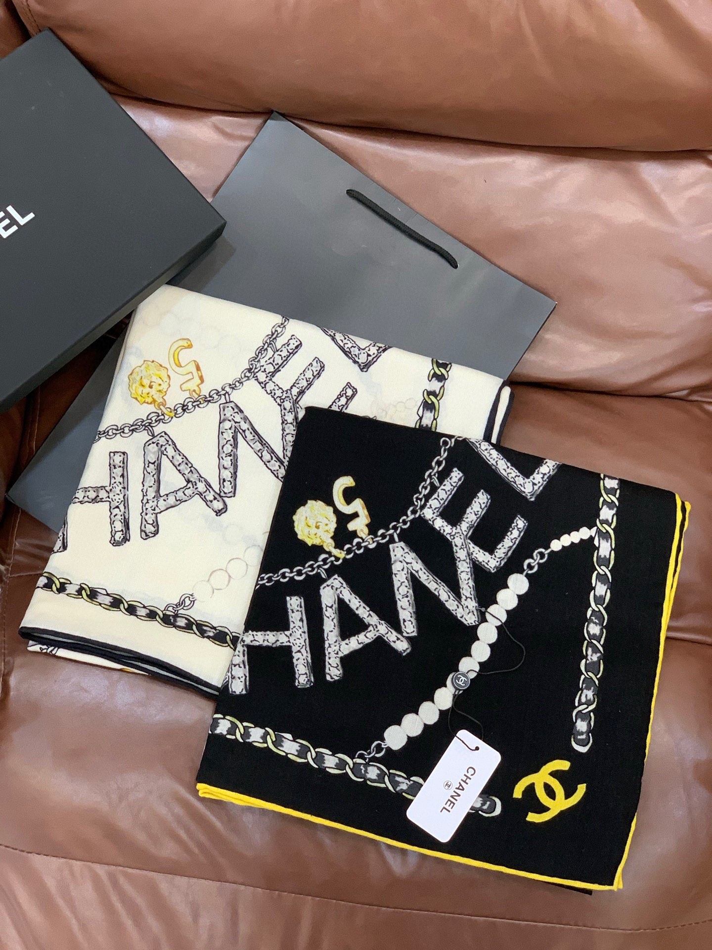 Chanel ~25秋冬新品～“珠光宝气”【140双面丝绒披肩】手工卷边丝绒方巾（30%桑蚕丝70%羊绒