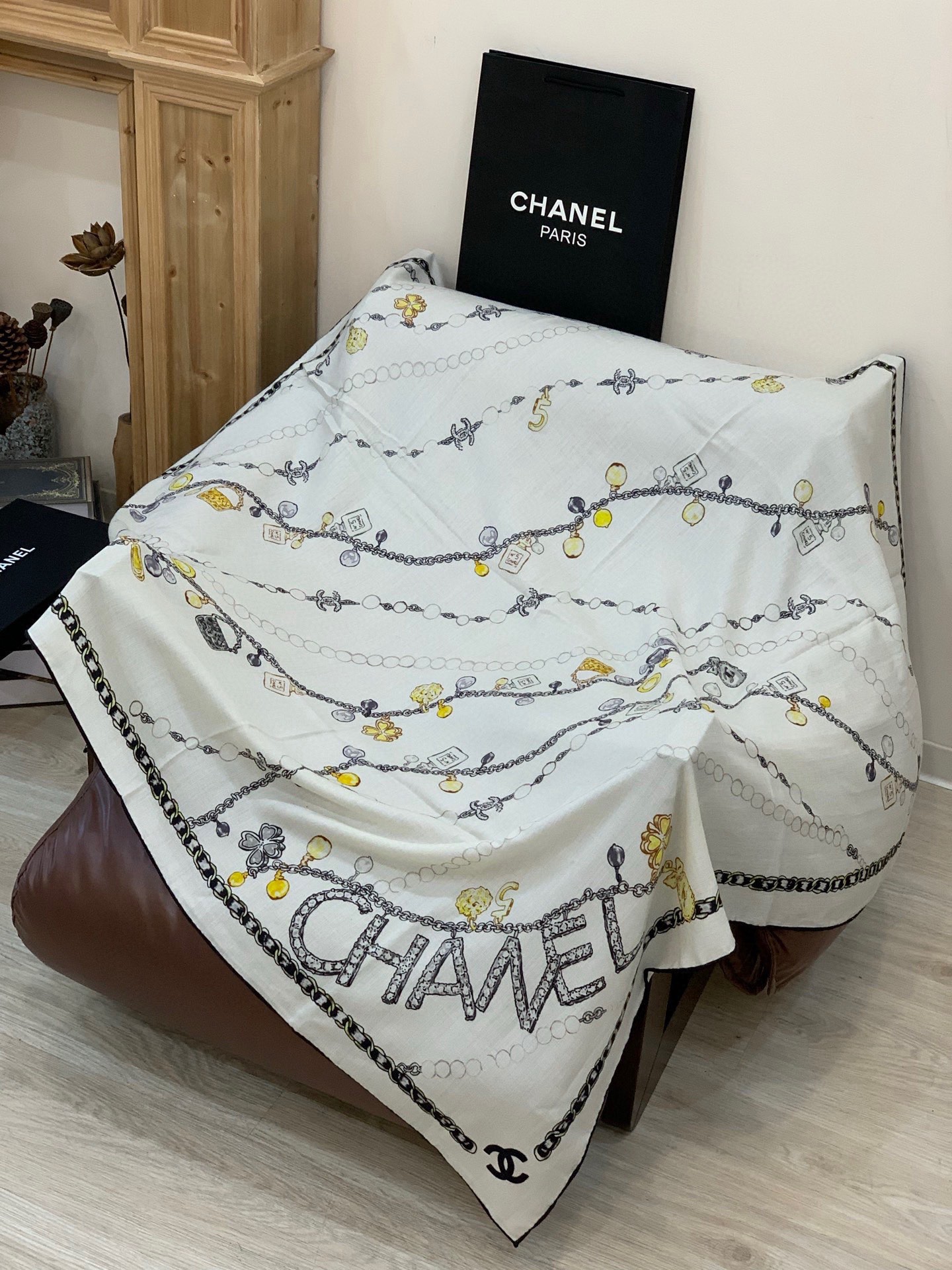 Chanel ~25秋冬新品～“珠光宝气”【140双面丝绒披肩】手工卷边丝绒方巾（30%桑蚕丝70%羊绒