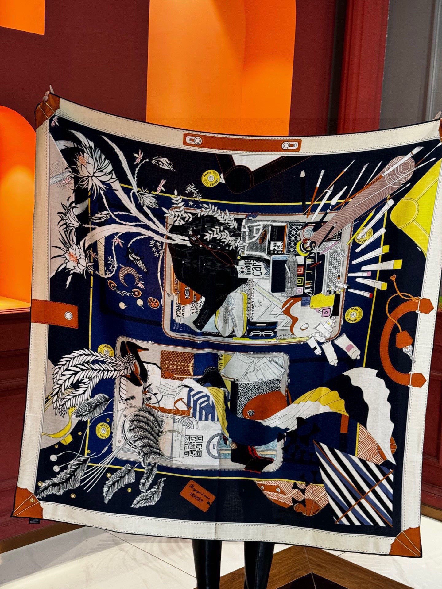 上新❤️。【手提行李】 上新中~这款“手提行李”的款式花色也还是比较经典的颜色色也很秋冬。创作渊源从委内