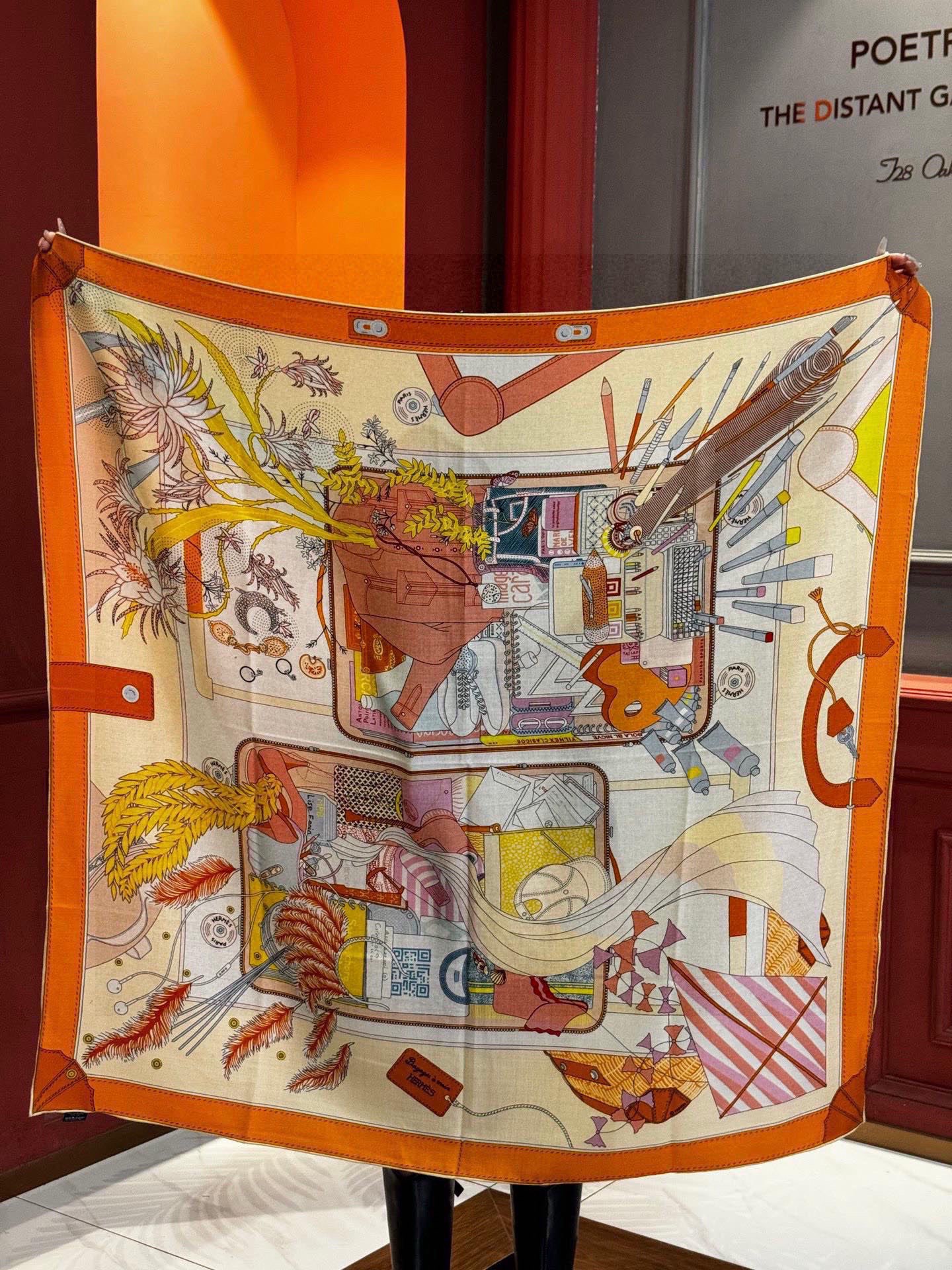 上新❤️。【手提行李】 上新中~这款“手提行李”的款式花色也还是比较经典的颜色色也很秋冬。创作渊源从委内