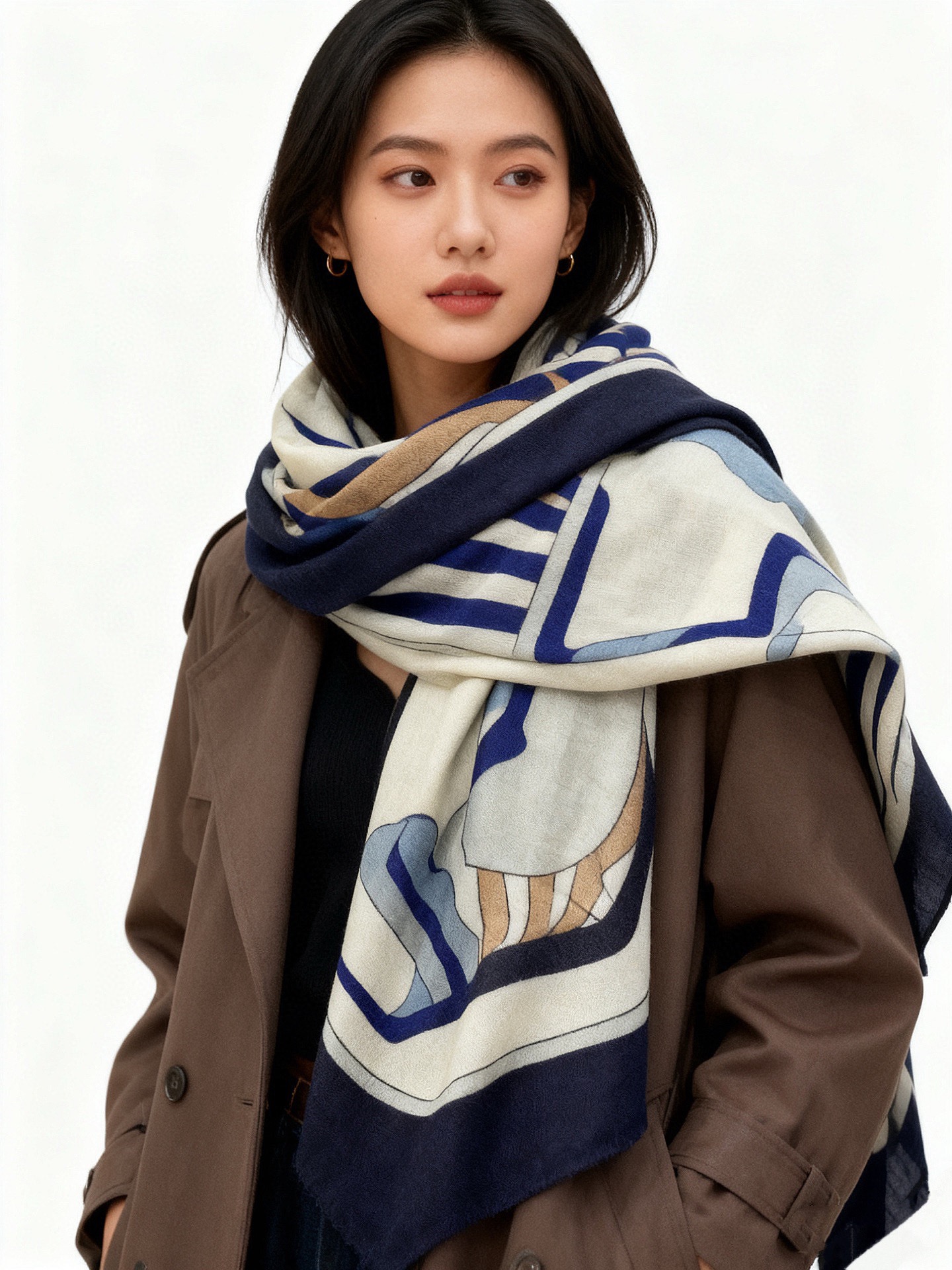 💟2025年早秋上新💞【双面同色丝绒方巾】手工卷边山羊绒和真丝混纺披肩（70%山羊绒，30%桑蚕丝）这款